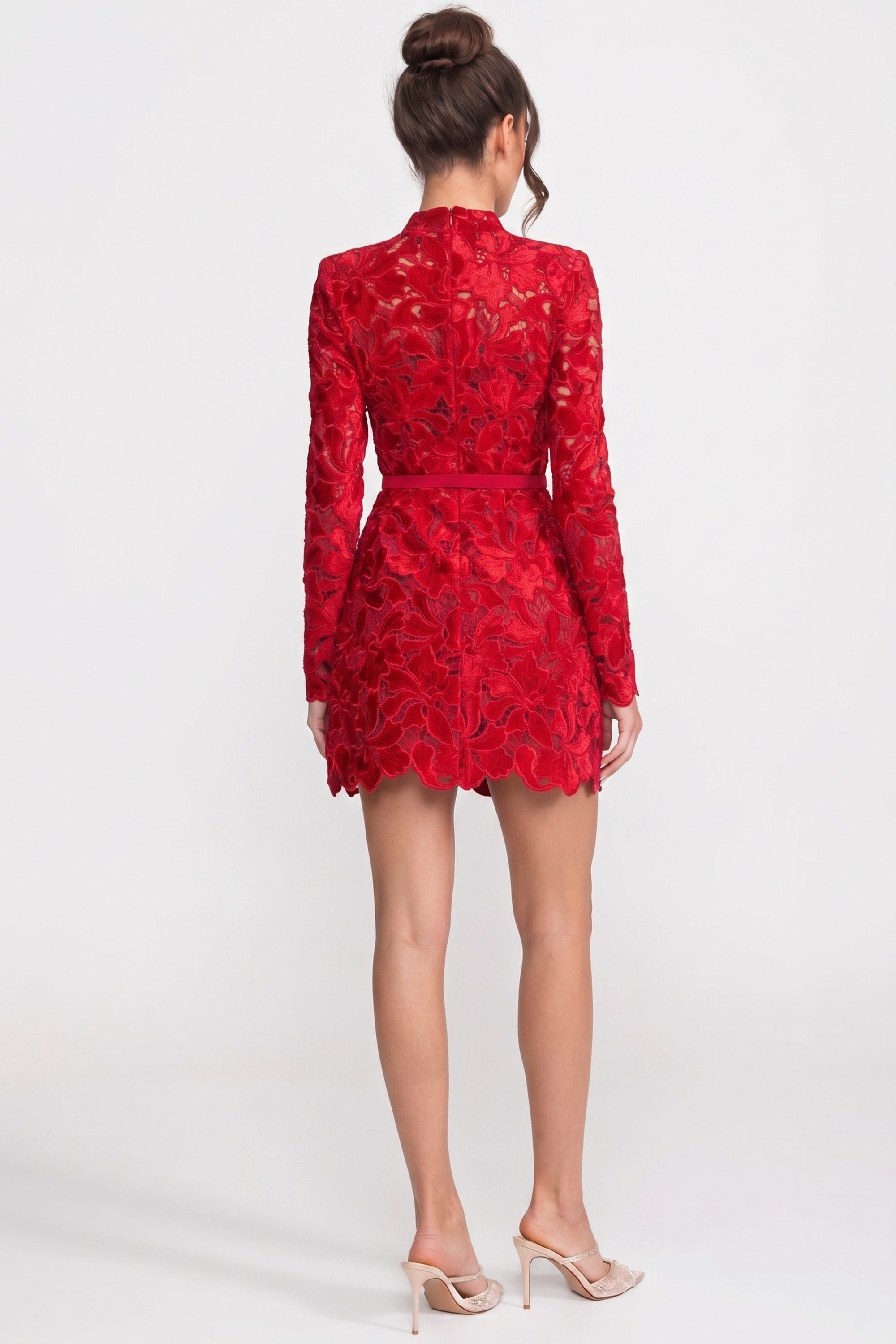 Robe mini en dentelle à manches longues avec col montant et ourlet festonné - Rouge 