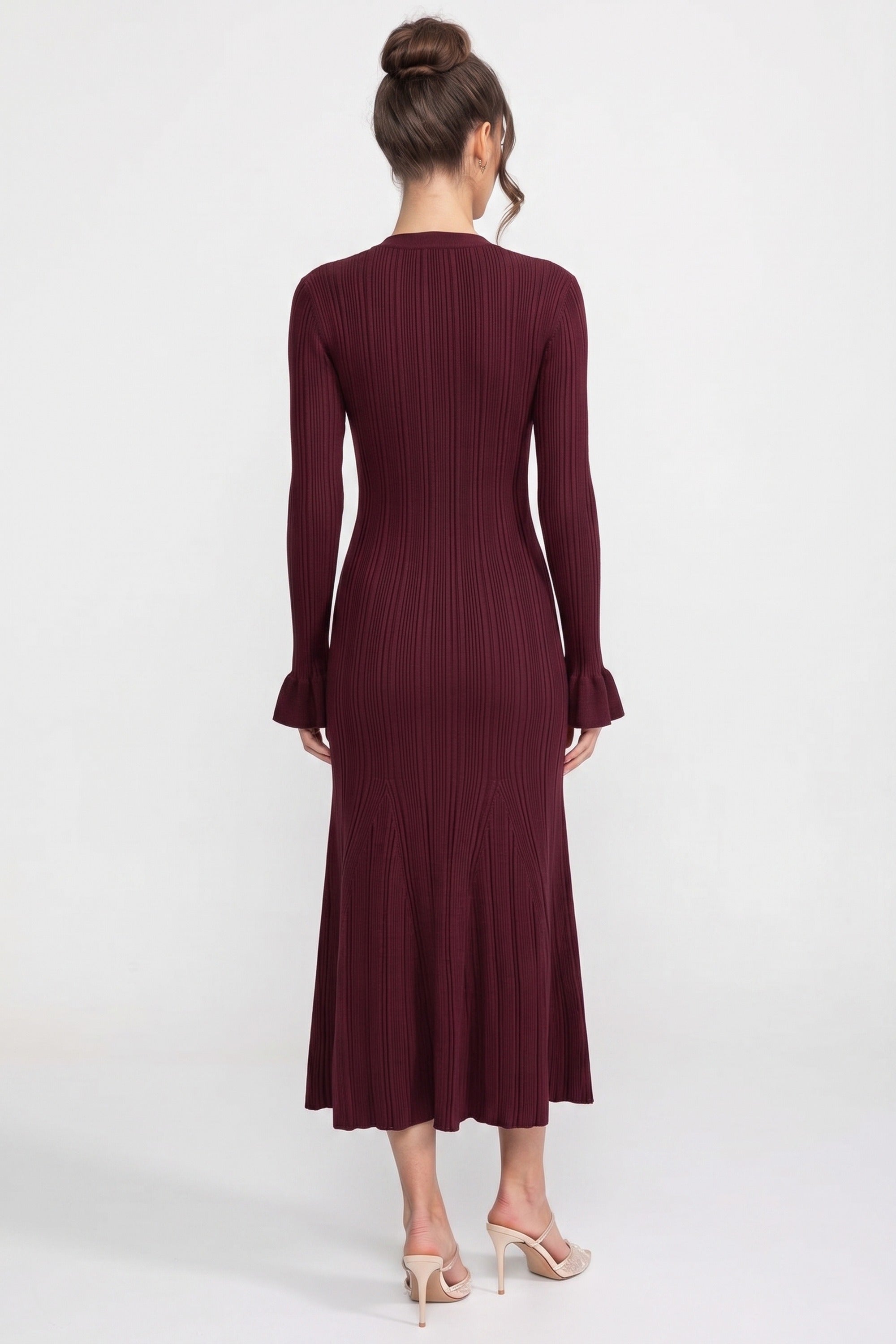 Robe maxi en maille côtelée à col en V et boutonnage sur le devant, avec poignets à volants - Burgundy 