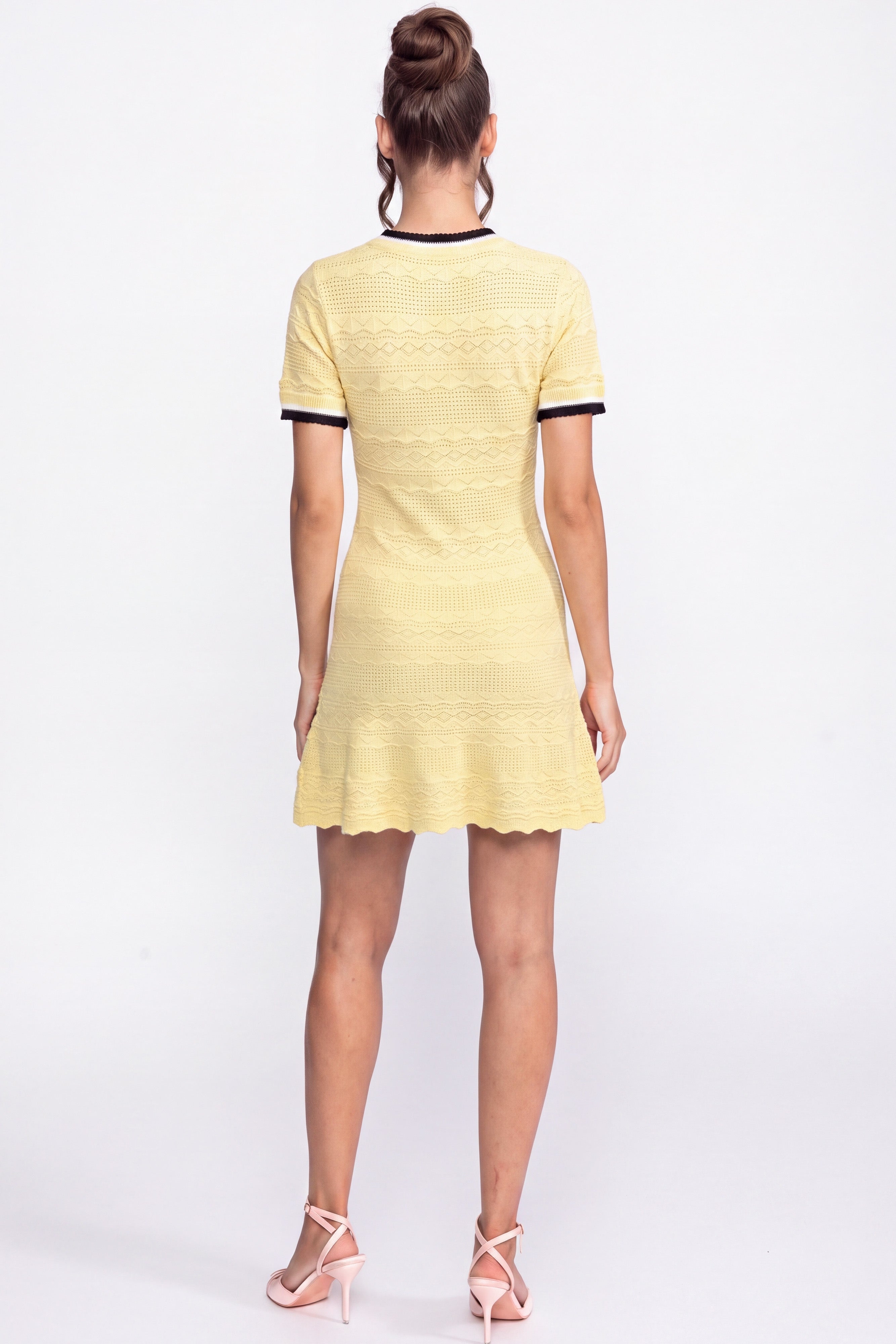 Robe mini en maille à bordure contrastante avec nœud noir - jaune 