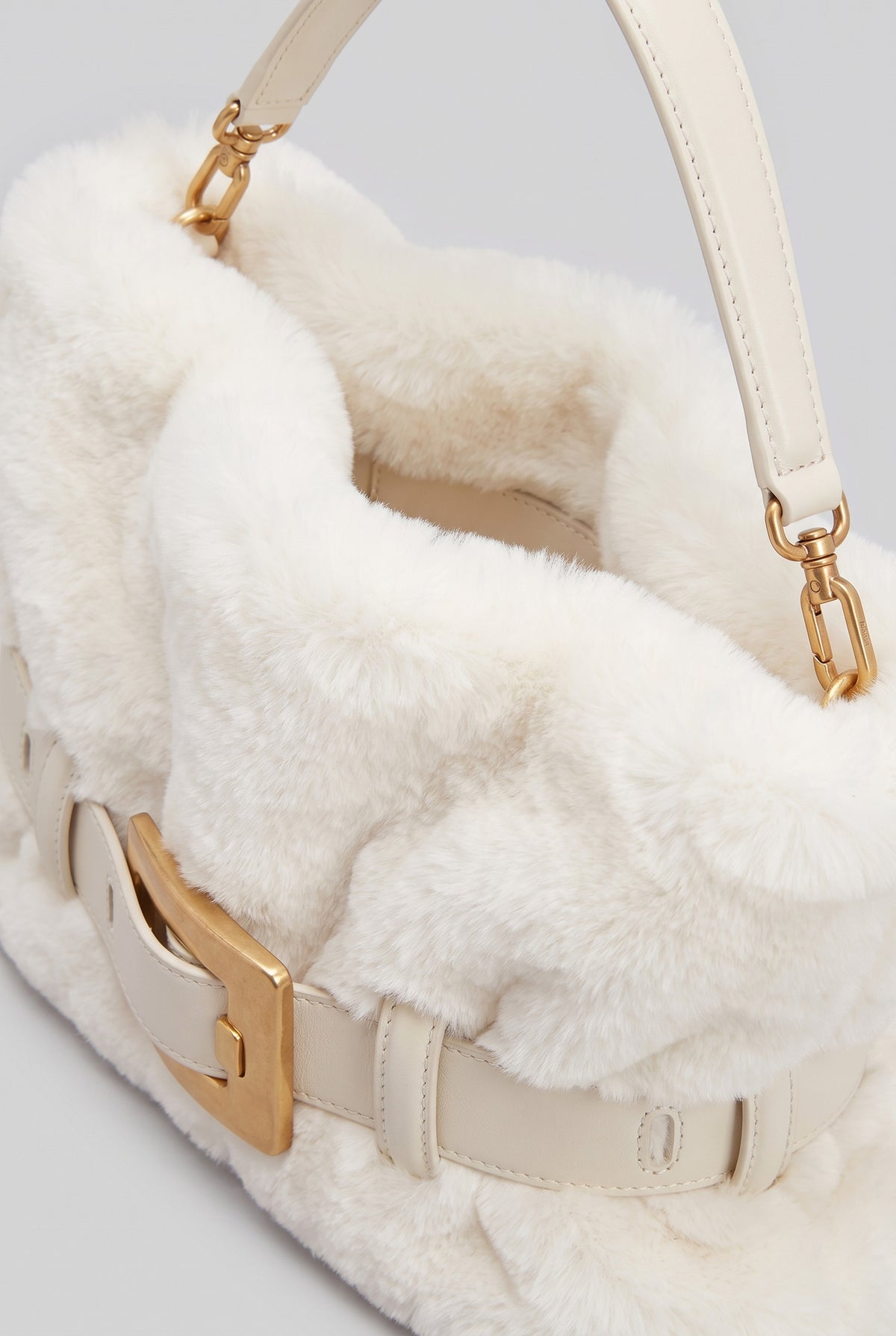 Sac à main en fausse fourrure avec détail boucle de ceinture – Blanc 