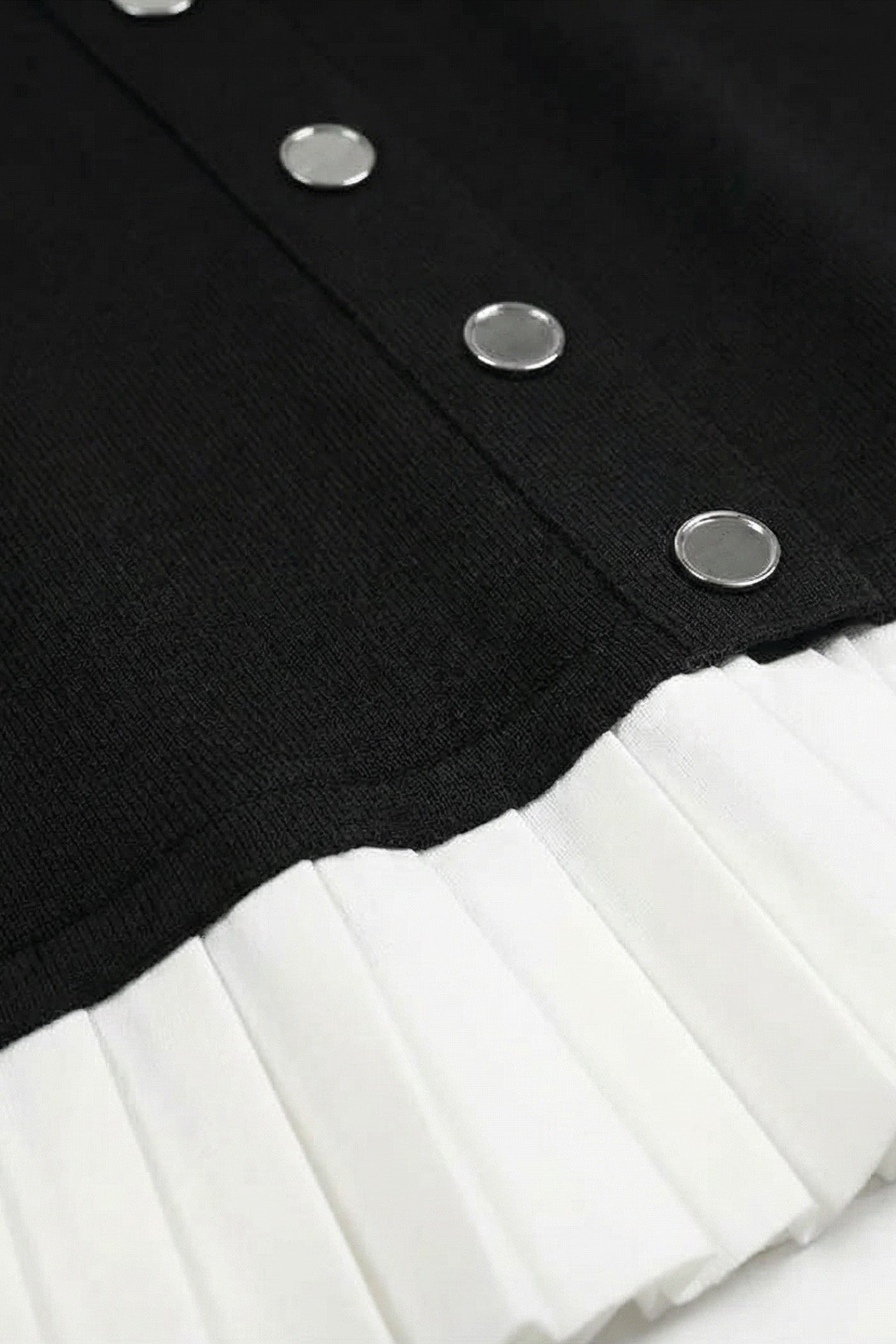 Robe Mini à Manches Courtes avec Ourlet Plissé Contrasté - Noir 