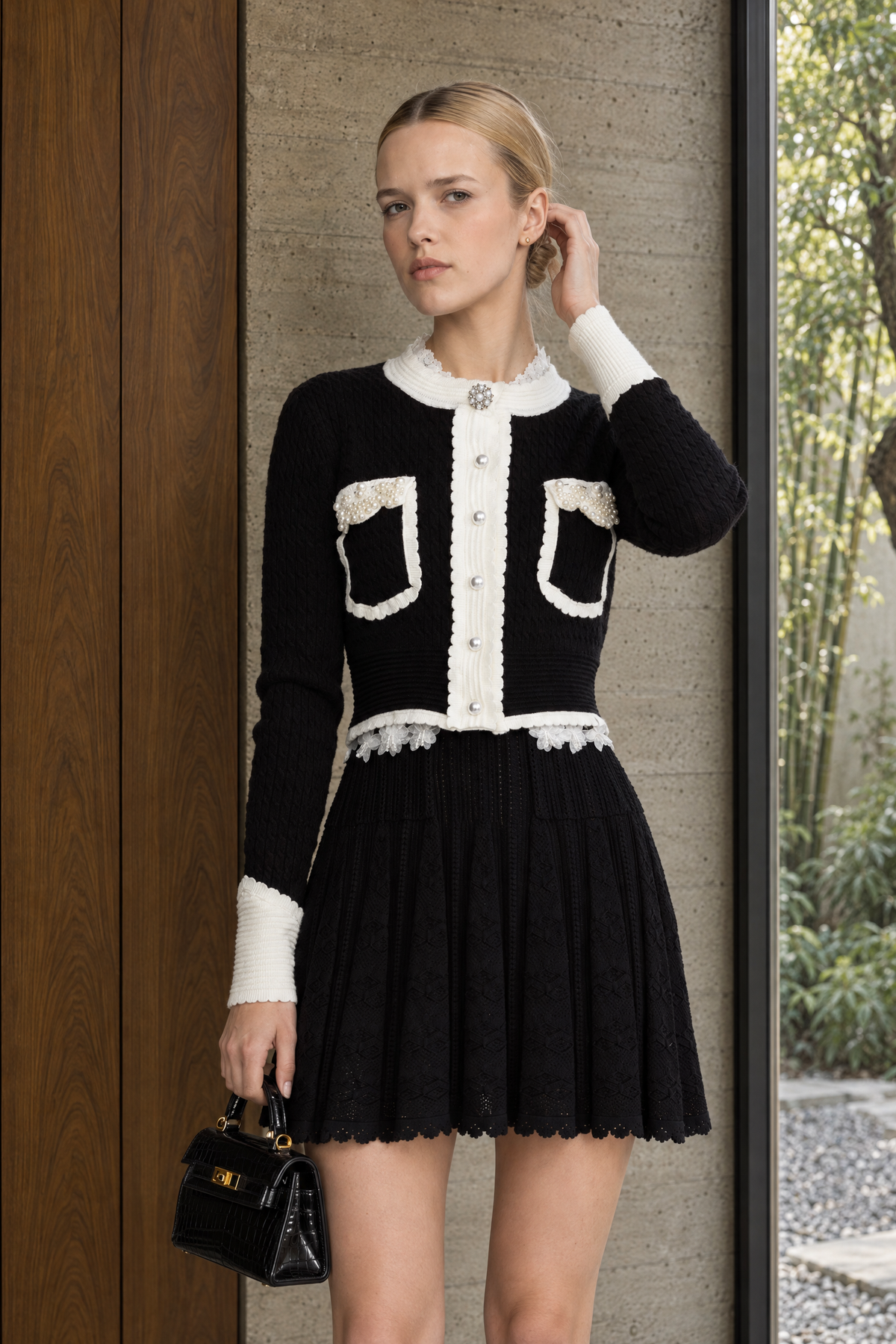 Cardigan court en maille torsadée à finitions contrastées et ornements perles - noir 
