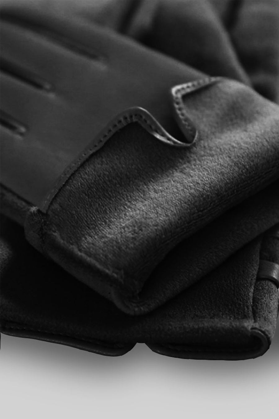 Gants en cuir vegan et daim avec détail boucle dorée - Noir 