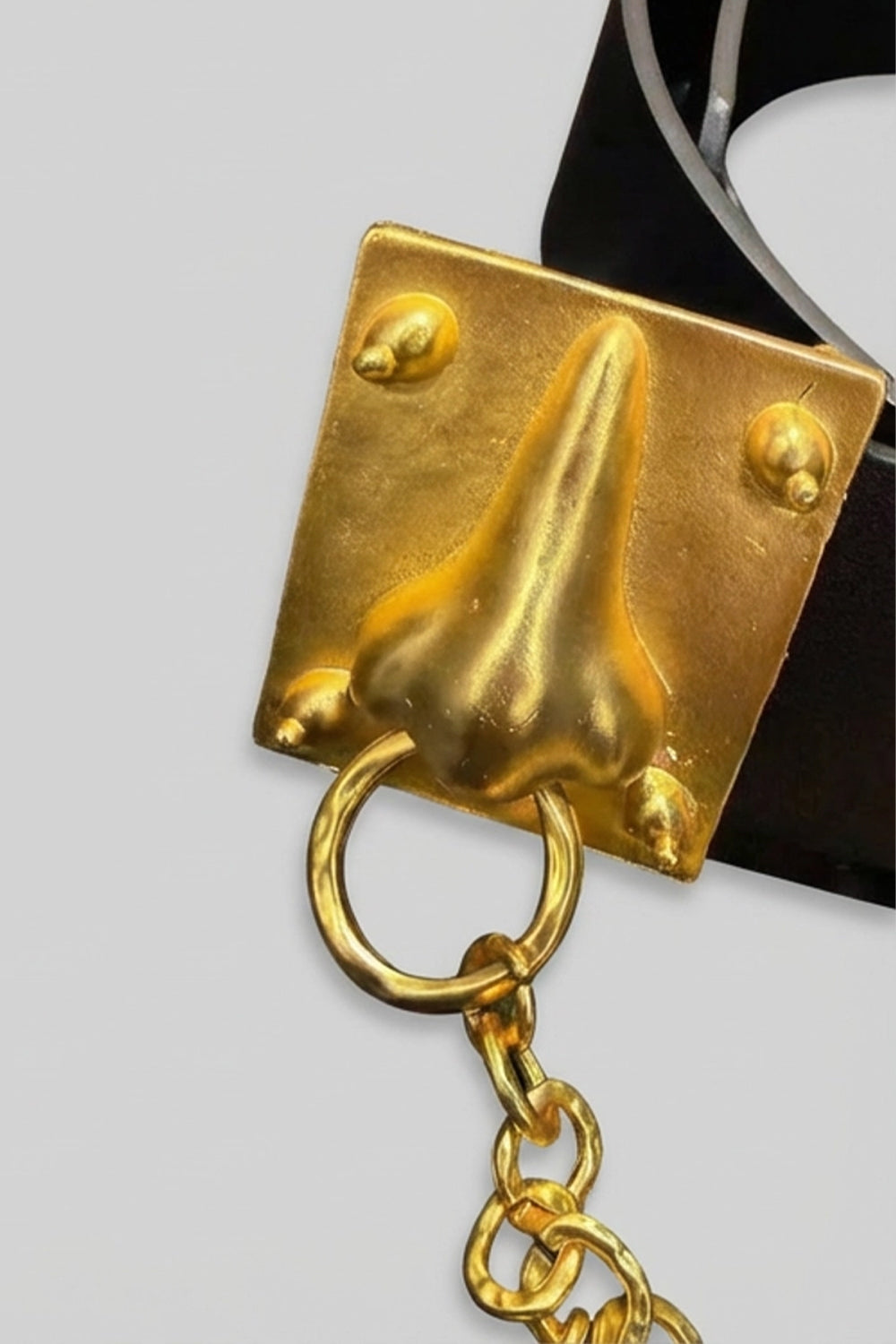 Ceinture avec ferrures dorées sculpturales – Noir 