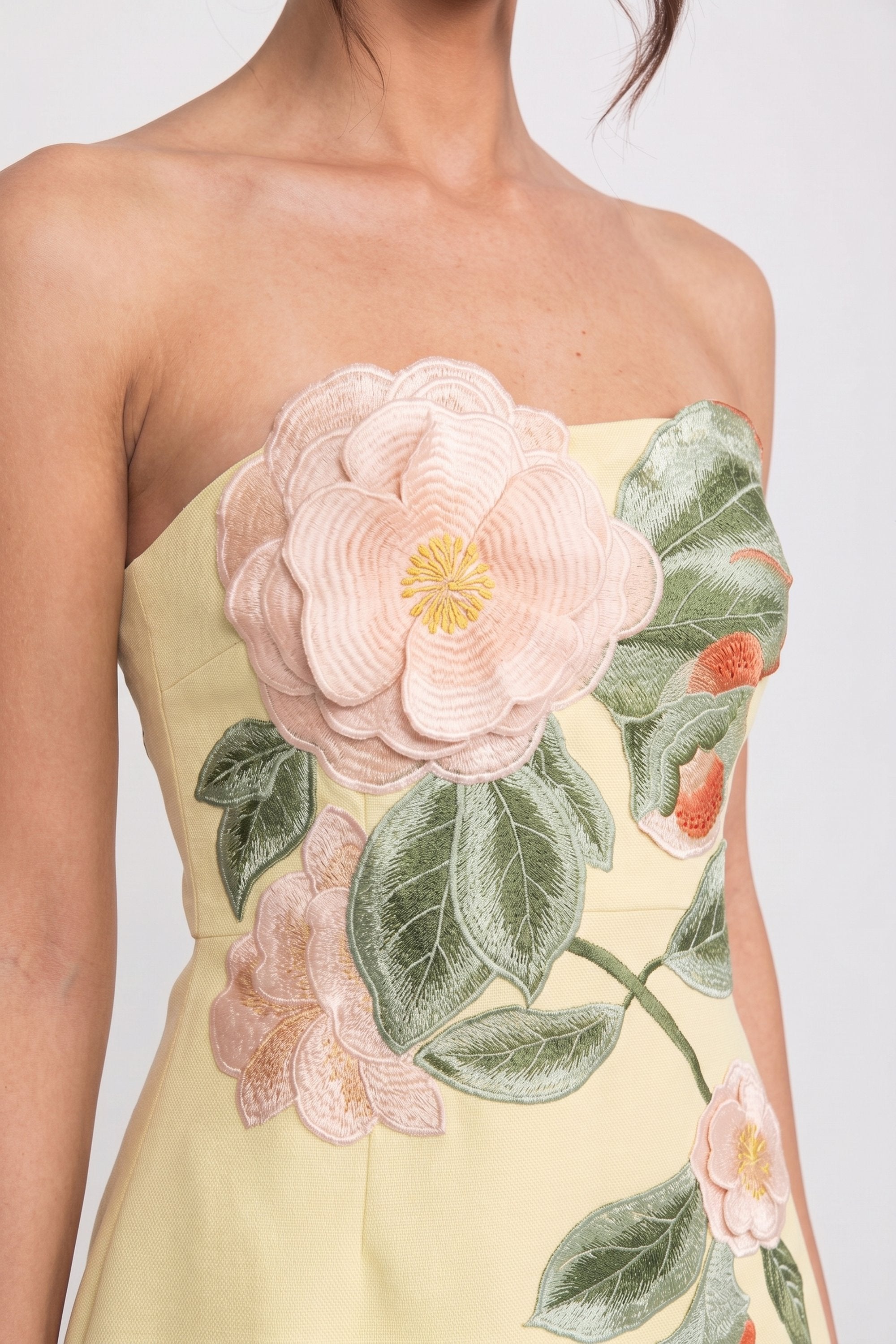 Robe mini bustier avec applique florale camélia 3D - Jaune 