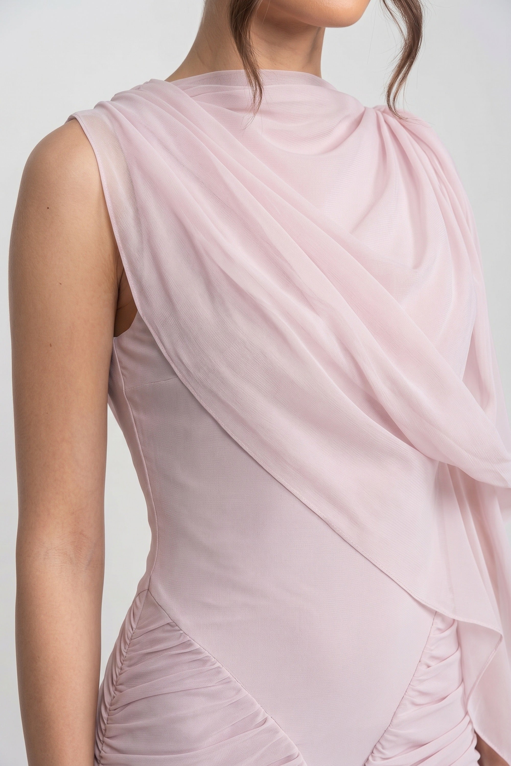 Robe longue drapée à une épaule avec détail écharpe transparente - Rose 