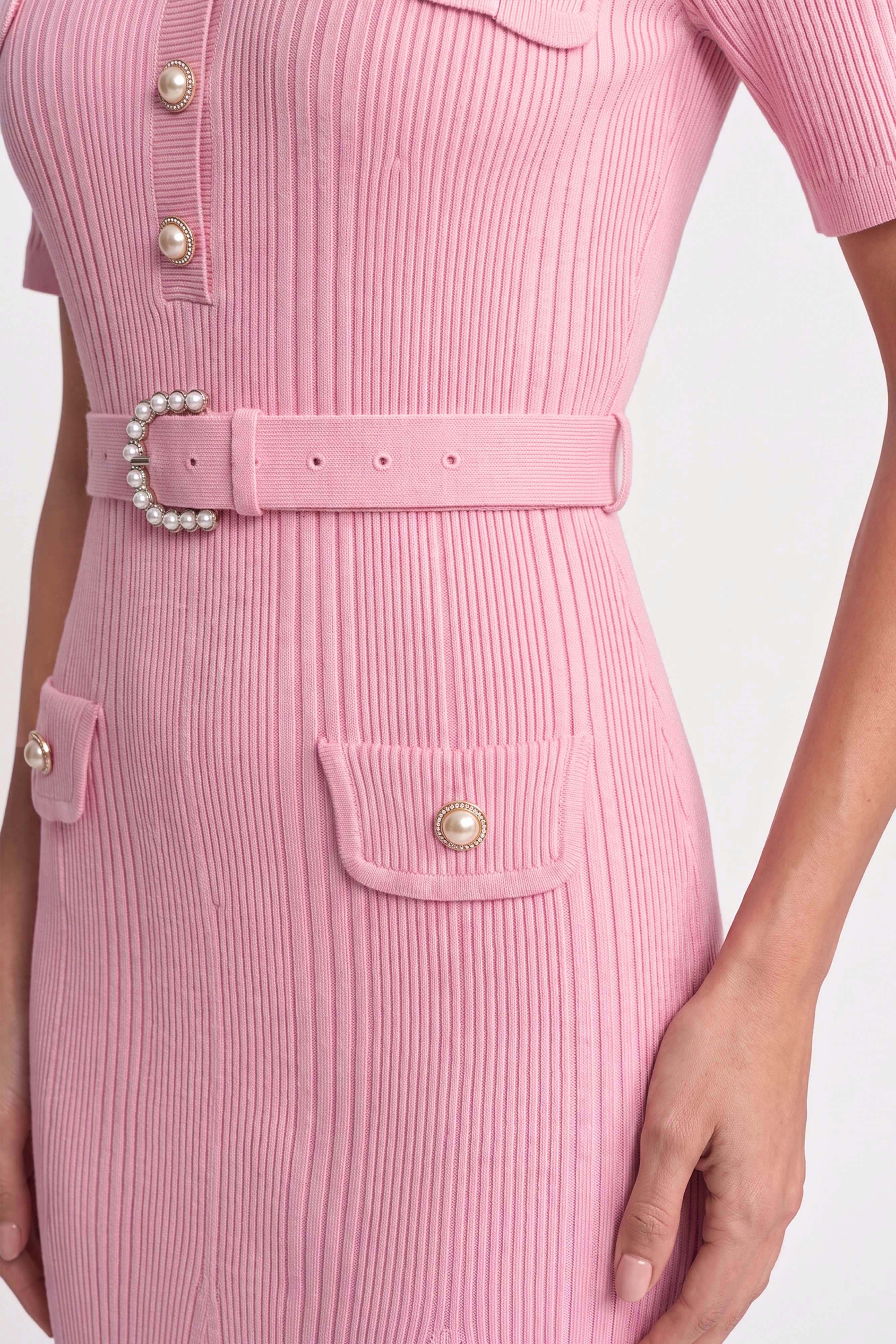 Robe midi en maille côtelée avec col blanc et ceinture de perles - Rose 