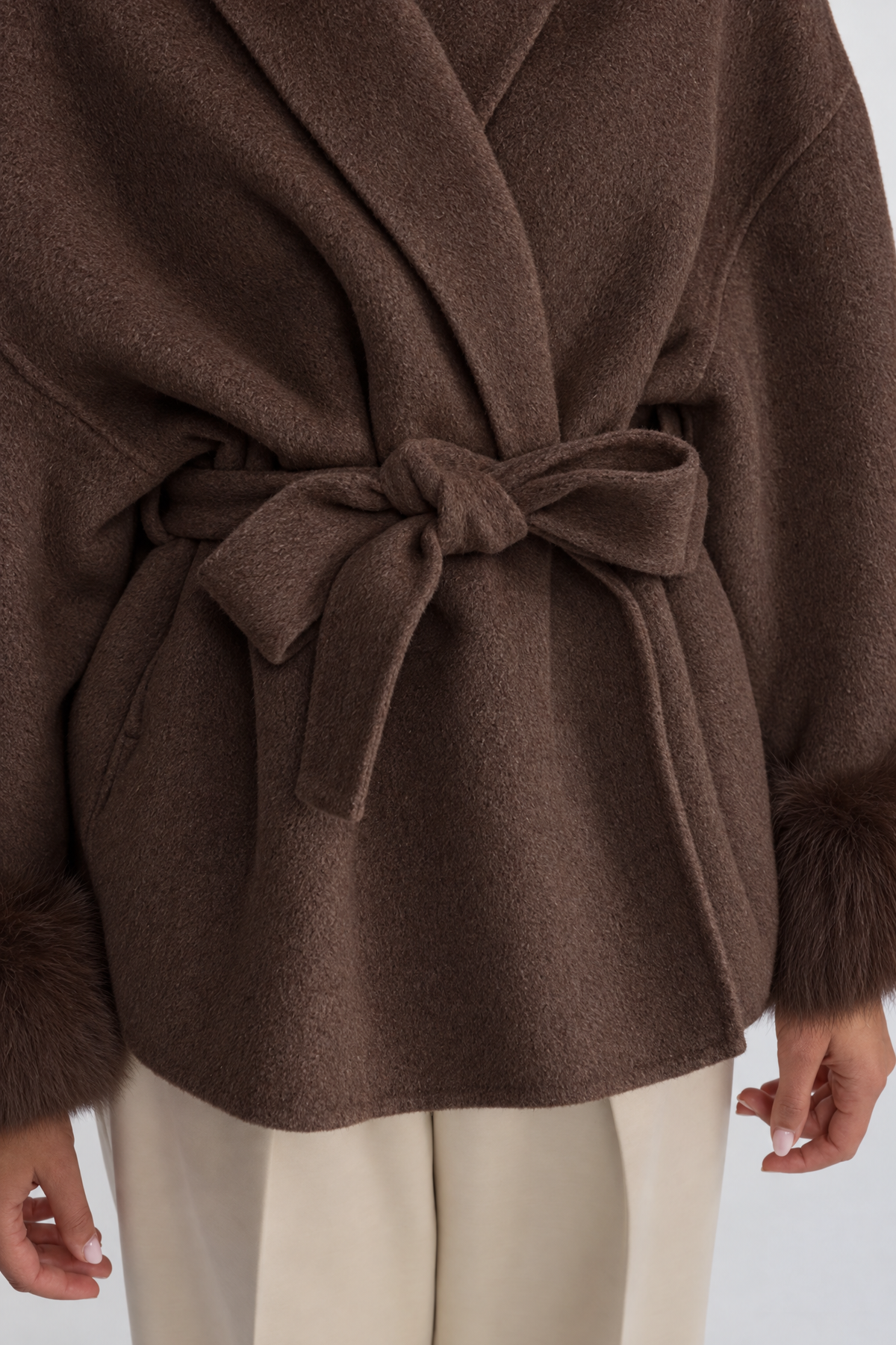 Veste portefeuille en laine mélangée avec poignets en fourrure de renard - Marron 