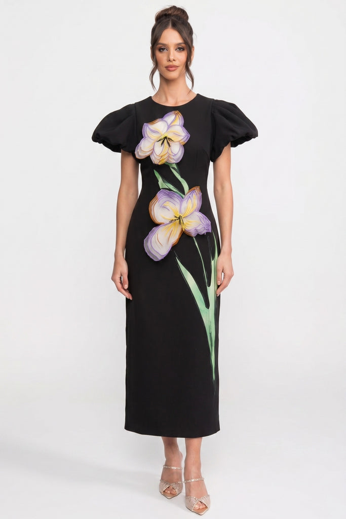 Robe longue structurée à épaules marquées avec appliqué floral d’iris 3D - Noir 