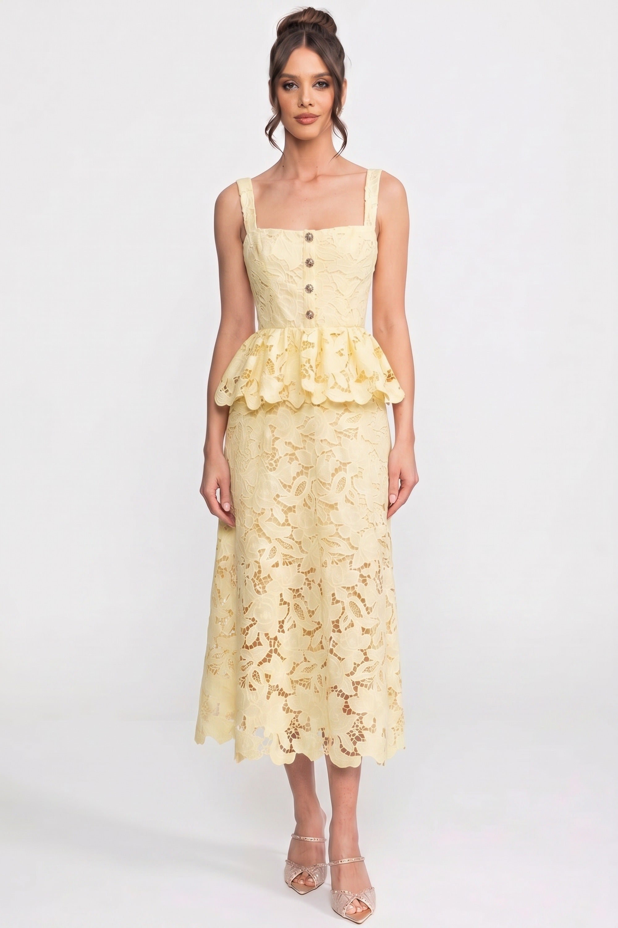 Robe sans manches en dentelle à basque avec jupe midi et boutons dorés - Jaune 