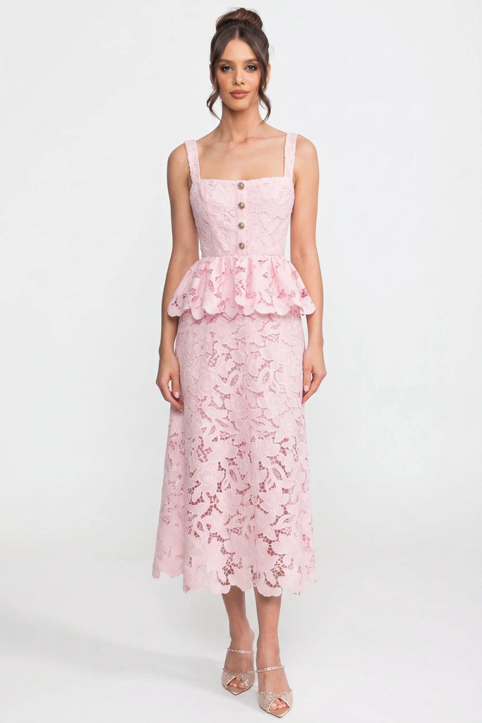 Robe sans manches en dentelle avec peplum, jupe midi et boutons dorés - Rose 