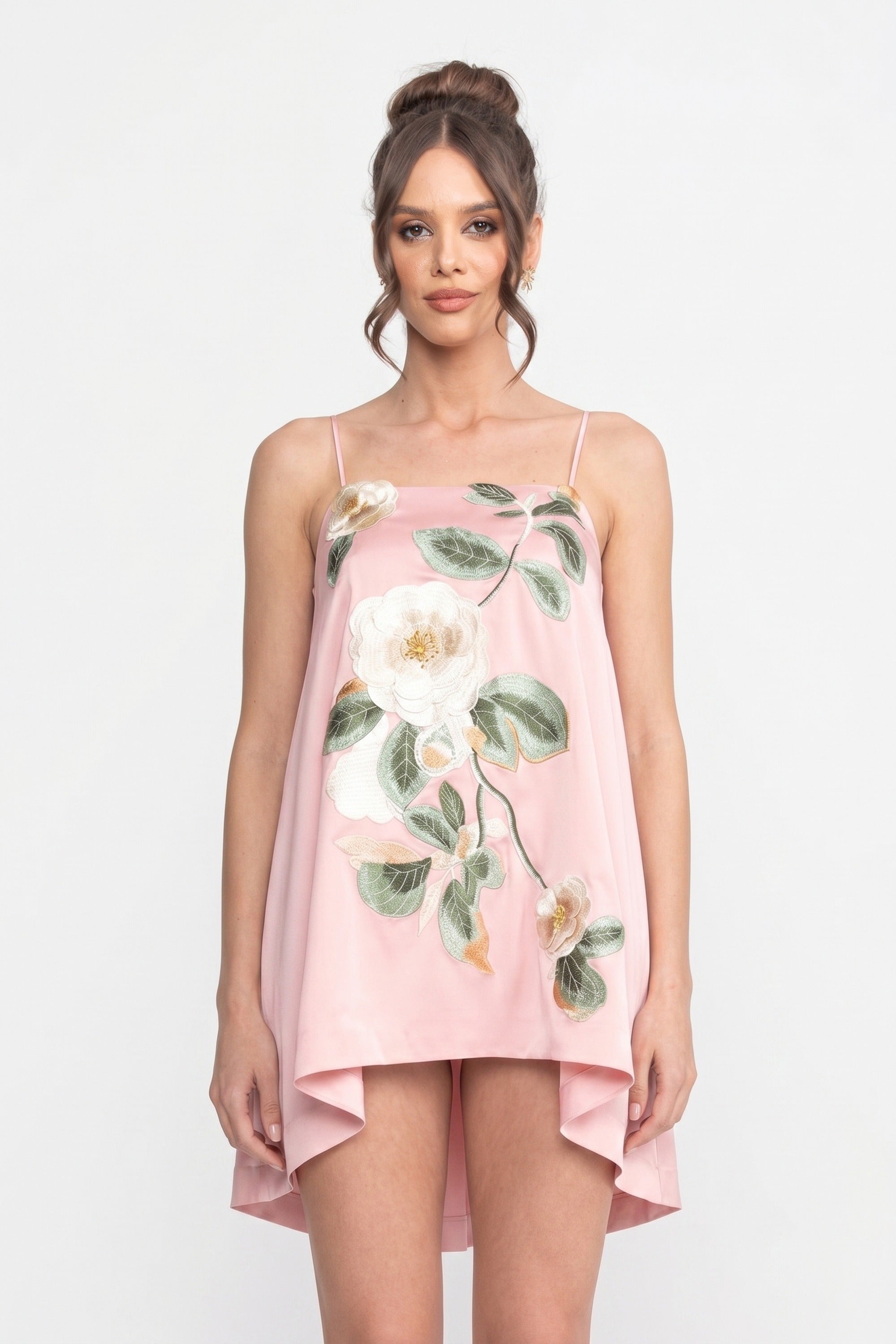 Robe mini à bretelles spaghetti avec appliqué floral 3D et jupe trapèze - Rose 