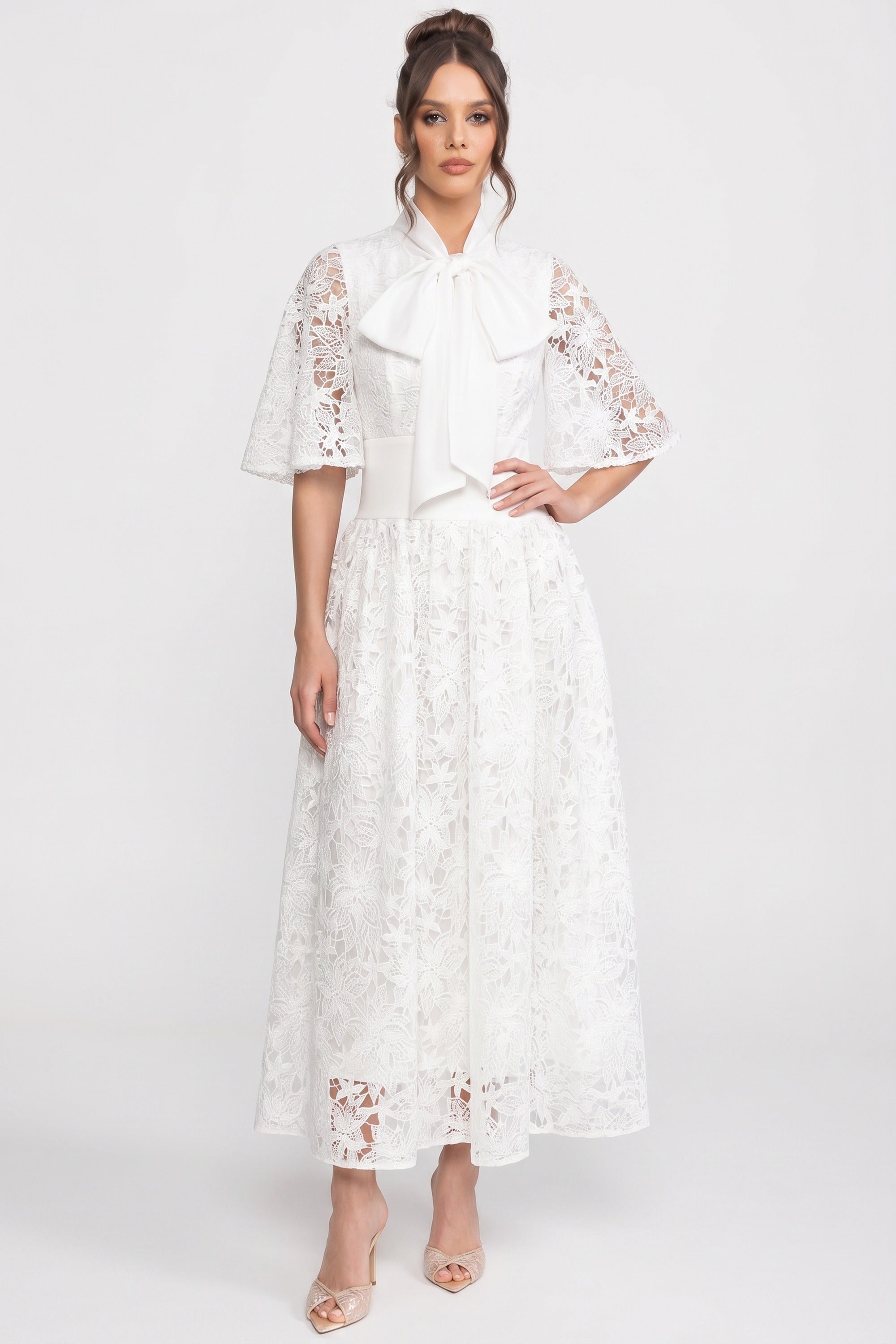 Robe longue en dentelle florale à manches courtes avec détail nœud 3D - Blanc 