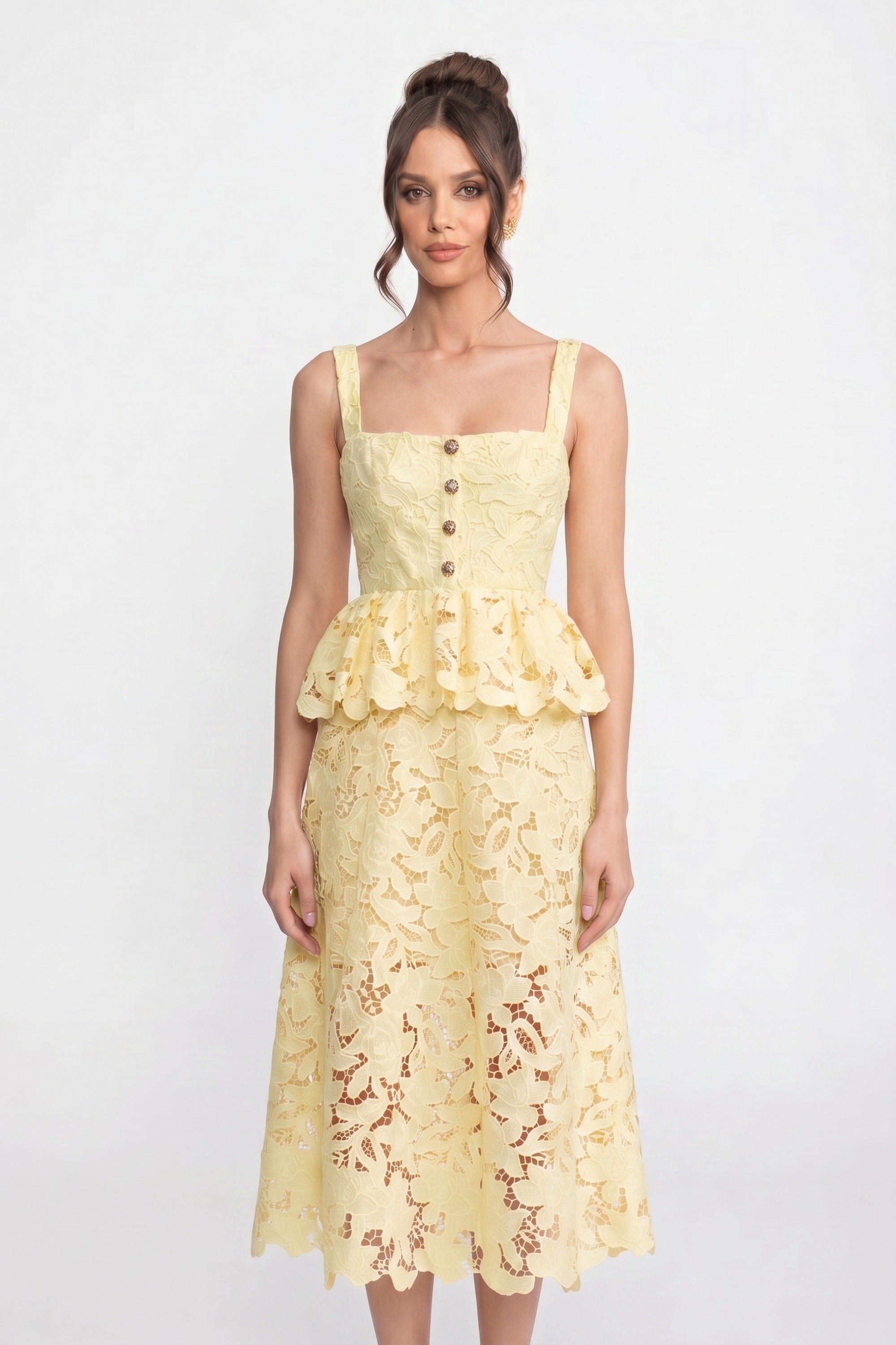 Robe sans manches en dentelle à basque avec jupe midi et boutons dorés - Jaune 