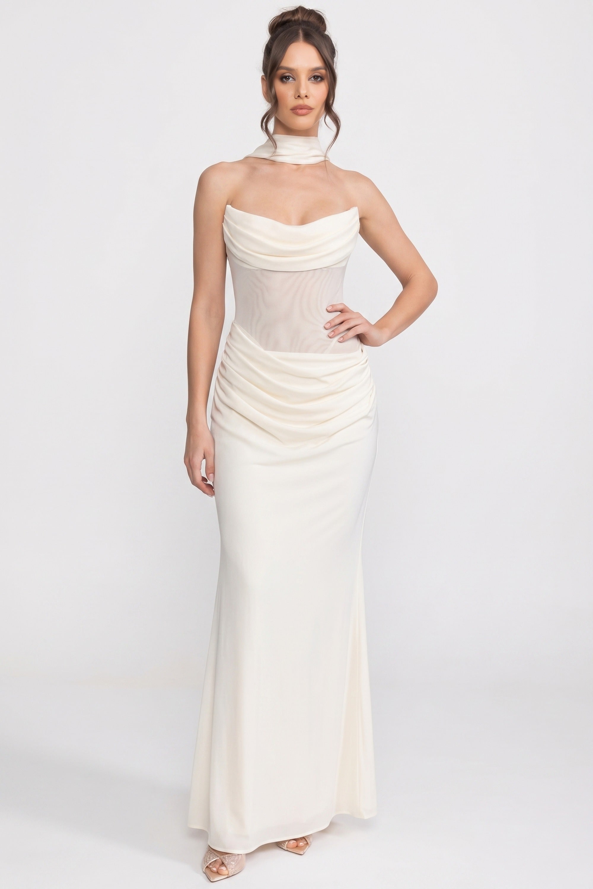 Robe longue drapée bustier avec encolure bénitier et écharpe transparente - blanc 