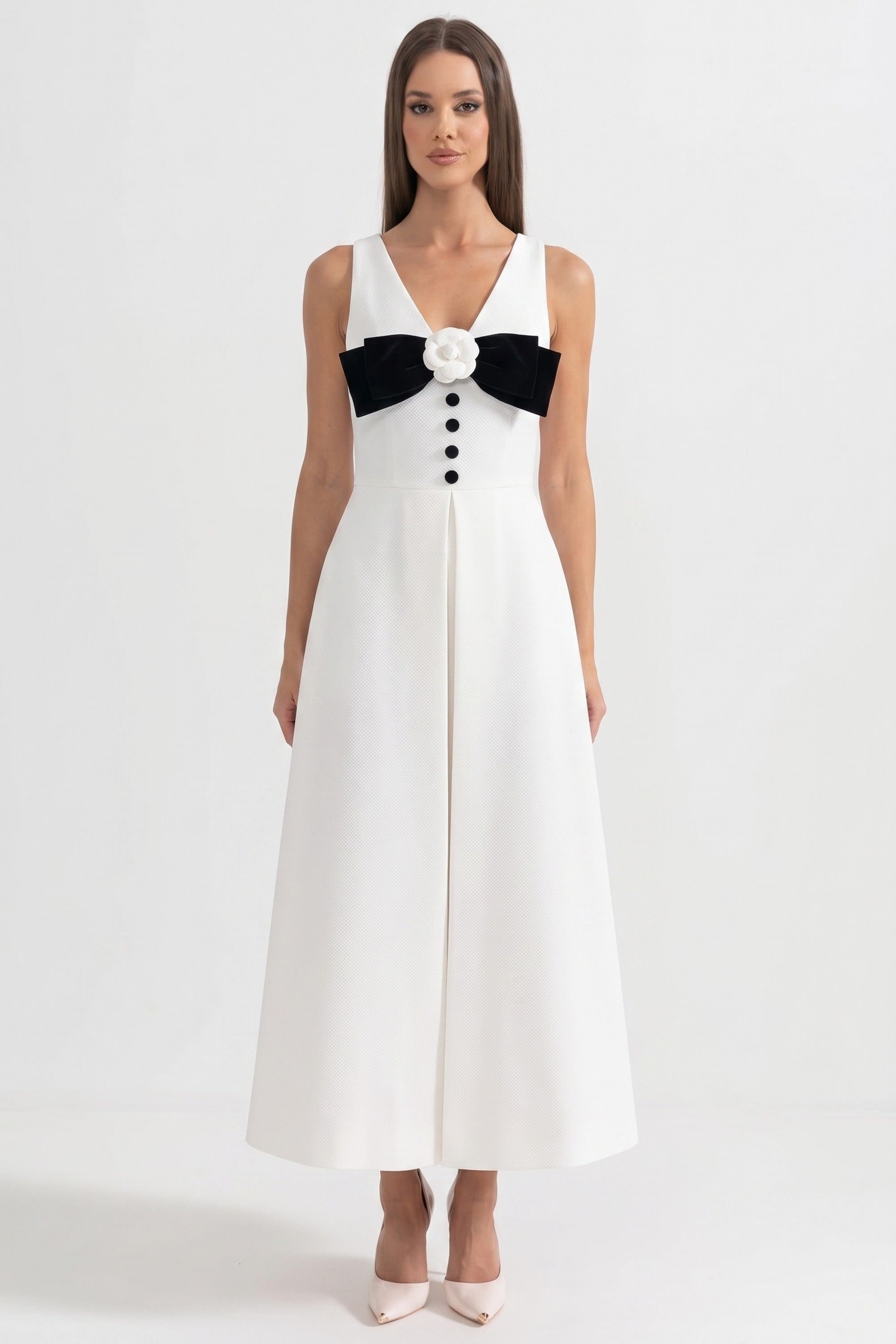 Robe longue à col halter avec nœud noir sur le buste et boutons sur le devant - Blanc 