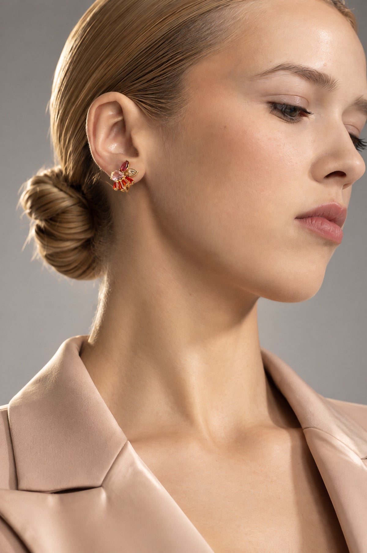 Boucles d’oreilles puces grappe de cristaux multicolores - or 