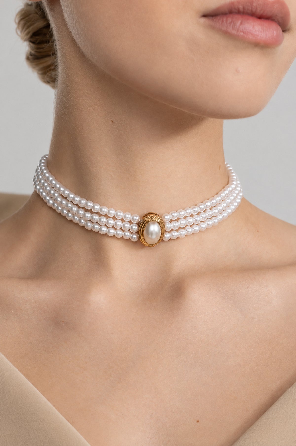 Collier ras-du-cou triple rang de perles avec fermoir camée - Blanc 