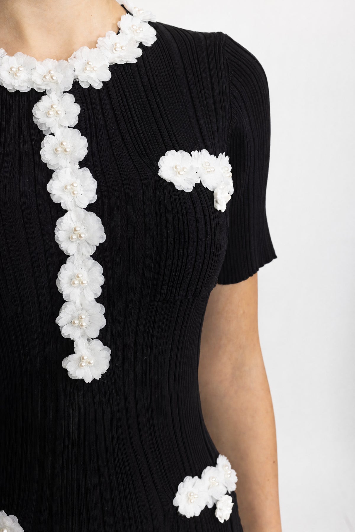 Robe midi en maille côtelée à fleurs appliquées - Noir 