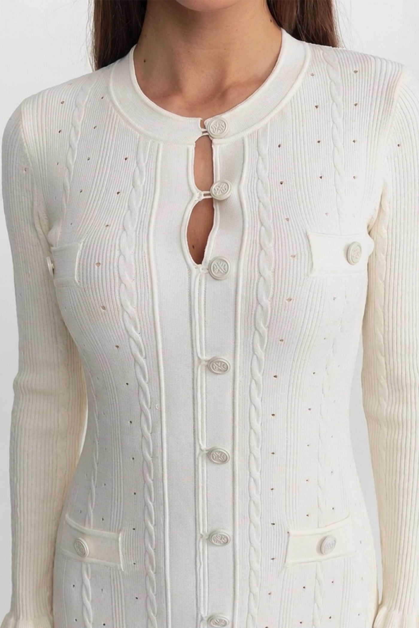 Robe midi en maille à boutons sur le devant avec détails pointelle – Ivoire 