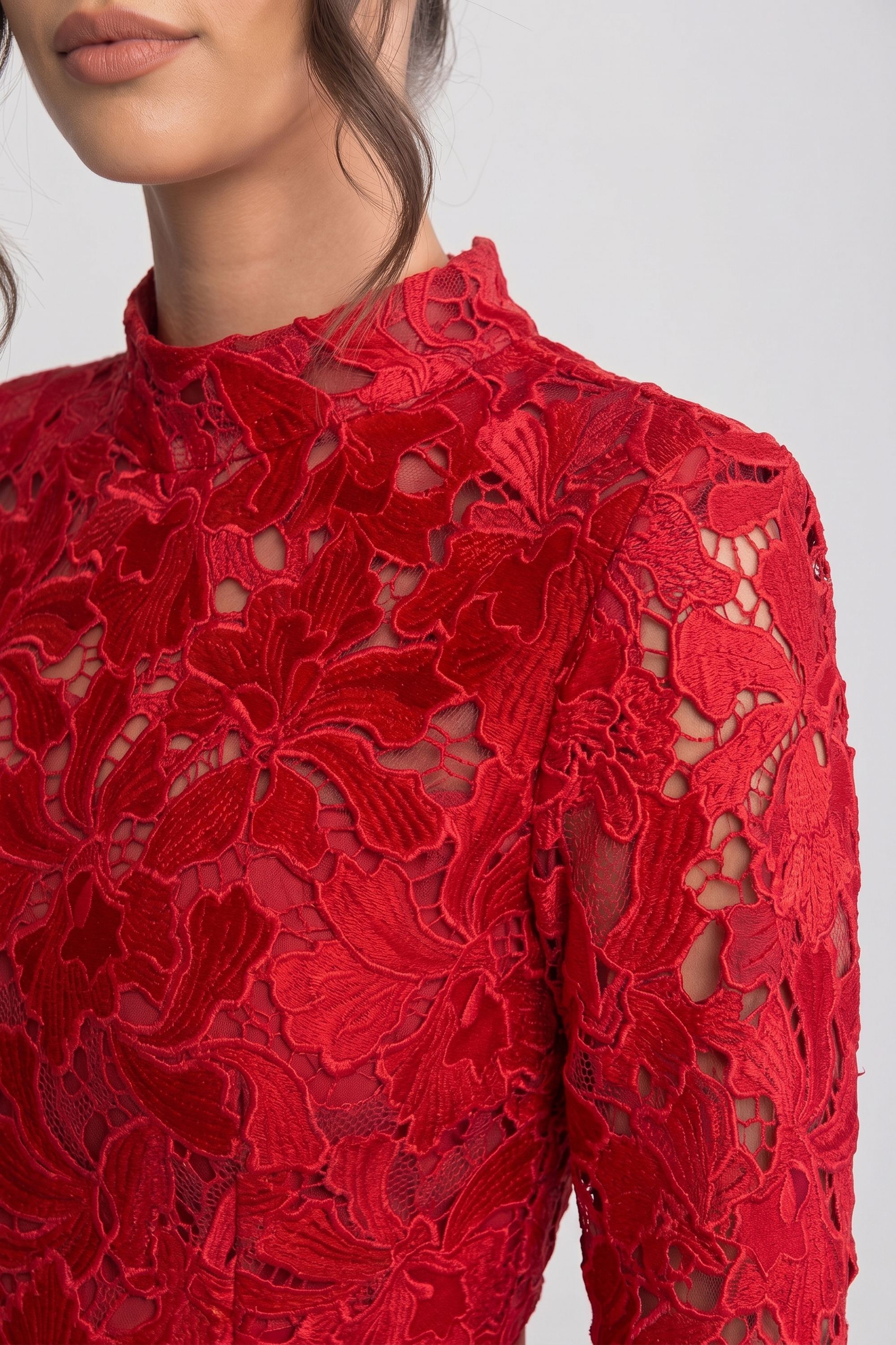 Robe mini en dentelle à manches longues avec col montant et ourlet festonné - Rouge 