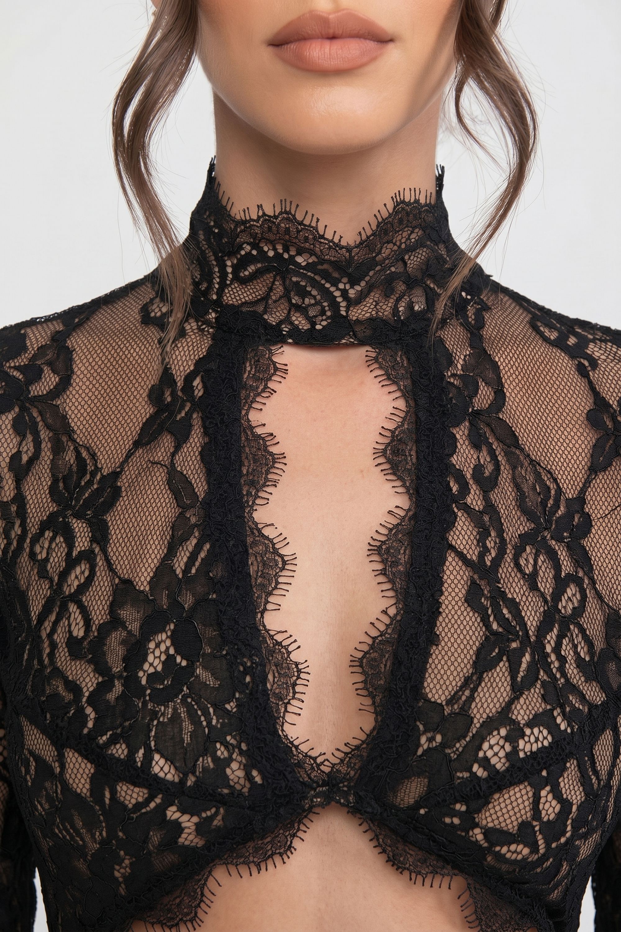 Robe en dentelle élégante avec col montant, découpe à l’avant et fente - Noir 