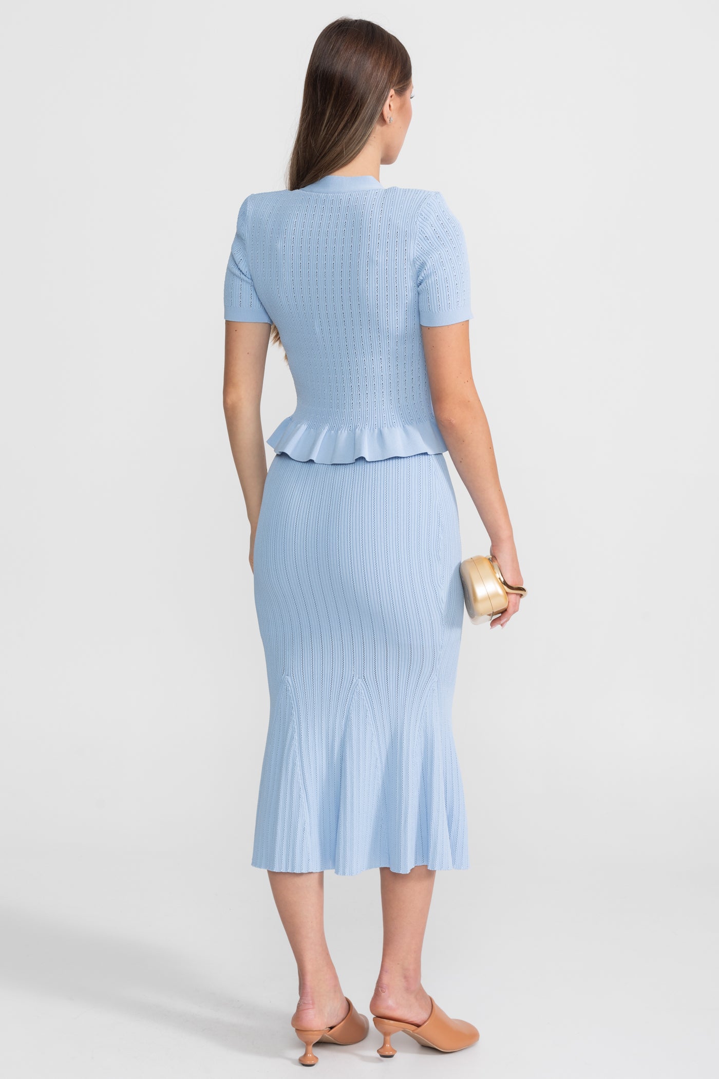 Coordonné en maille midi avec taille peplum et boutons dorés  – Baby Blue 