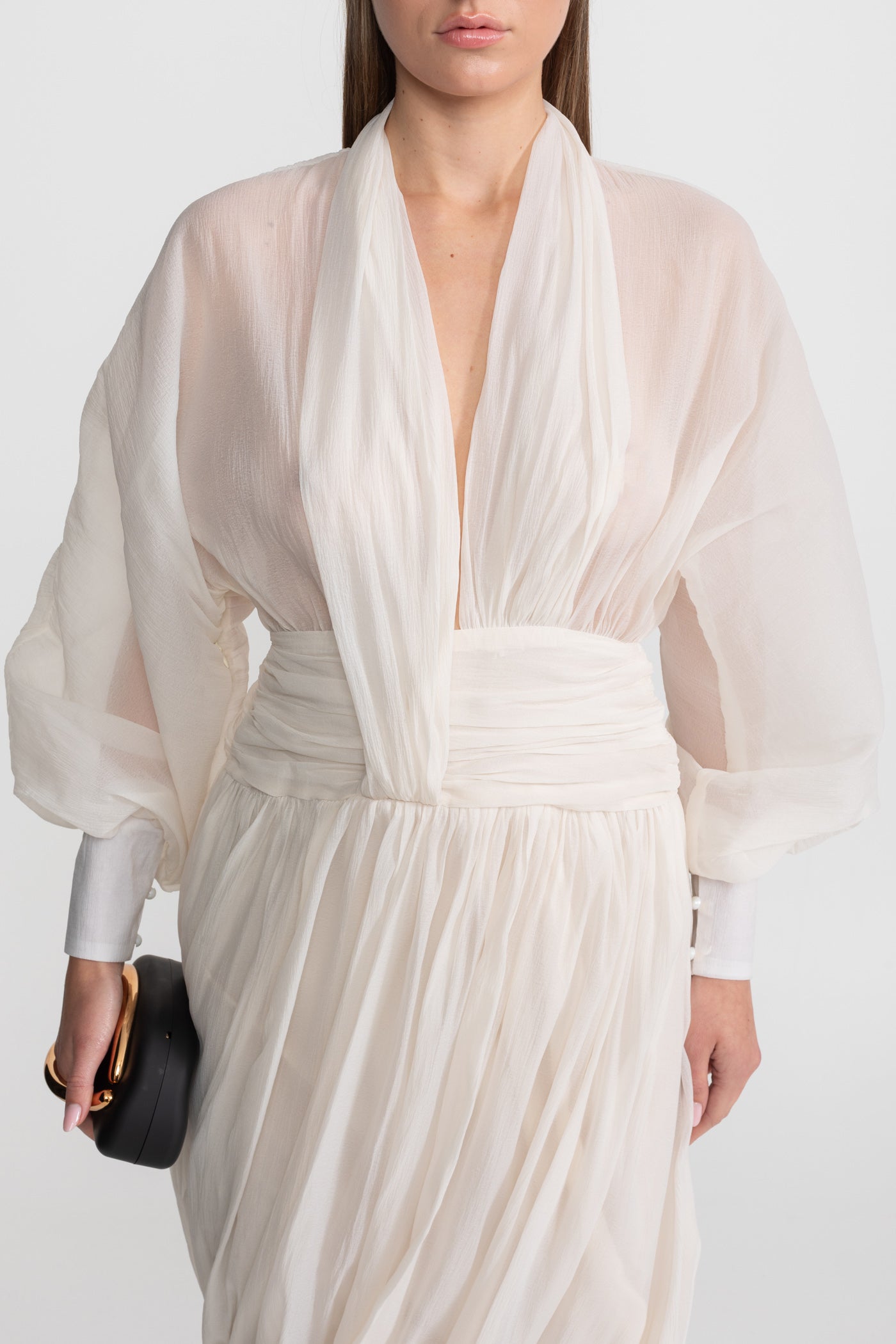 Robe Maxi en Chiffon Drapé avec Manches Longues Bishop – Ivoire 