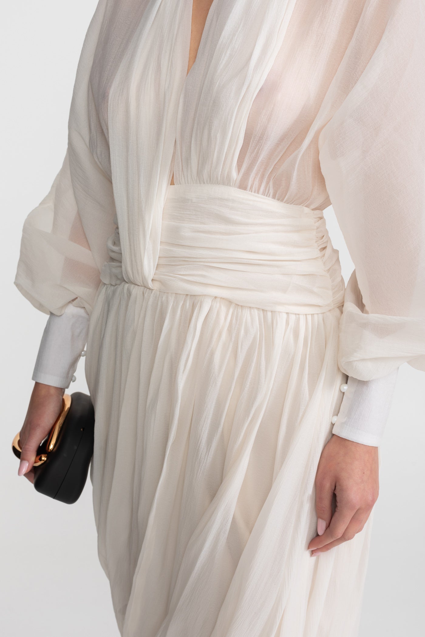 Robe Maxi en Chiffon Drapé avec Manches Longues Bishop – Ivoire 