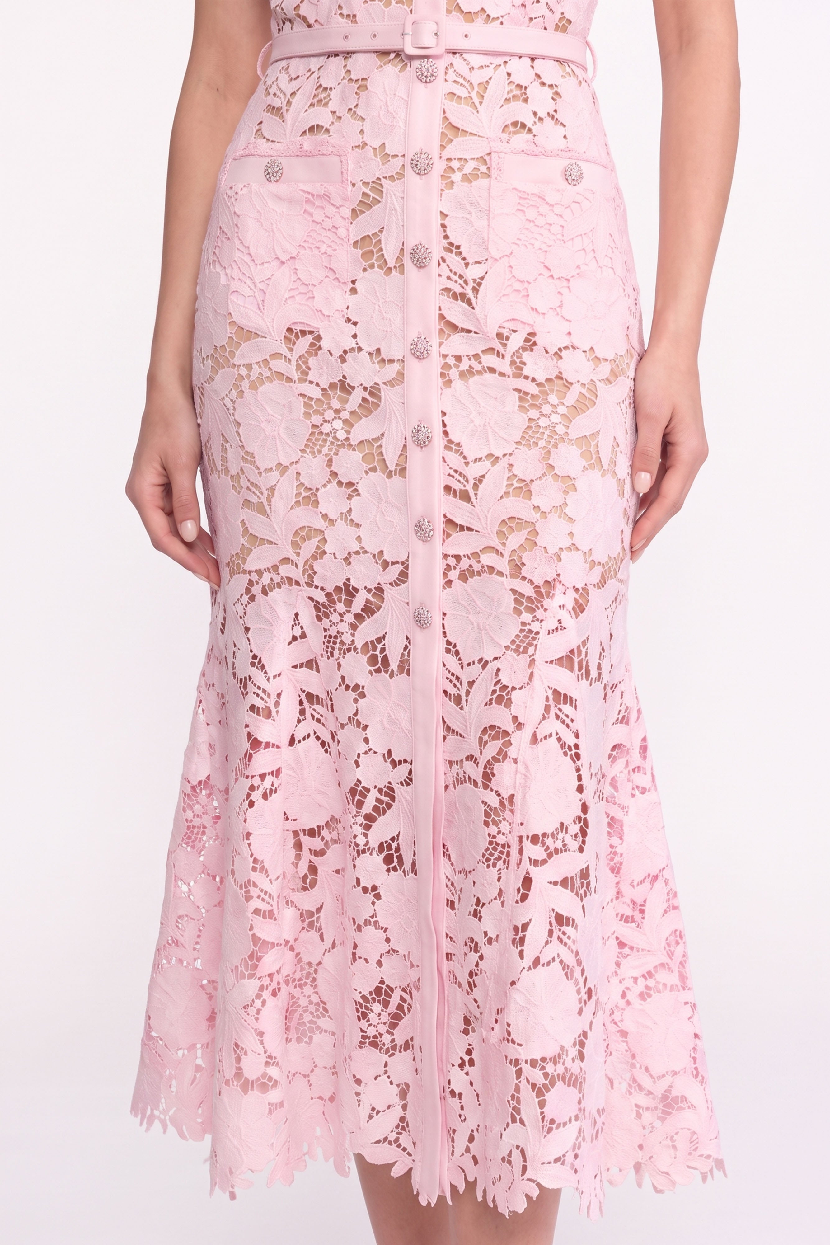 Robe midi en dentelle à manches courtes avec col chemise et taille ceinturée - Rose 