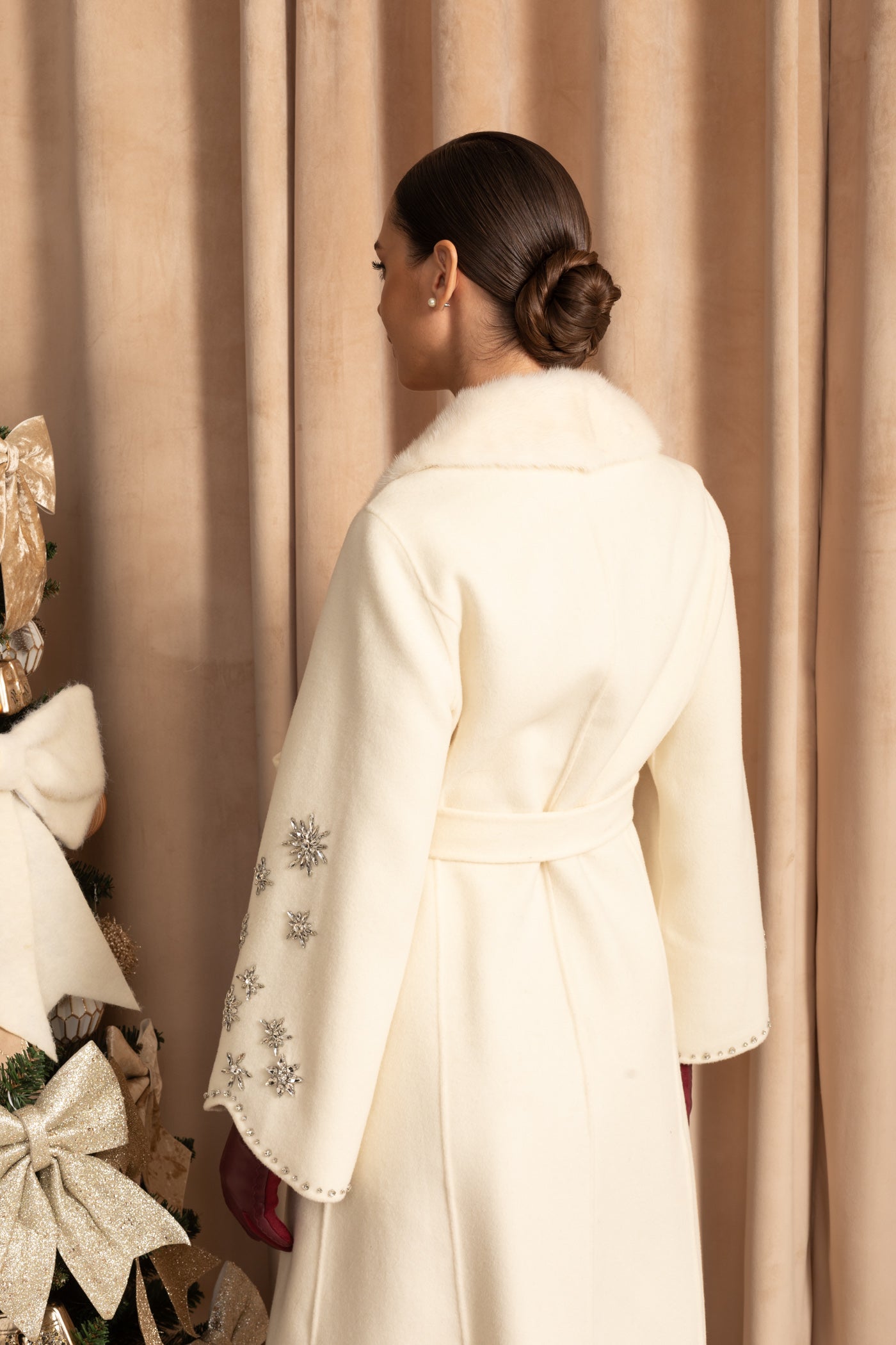 Embellished Wool Overcoat With Fox Fur Collar – Ivoire