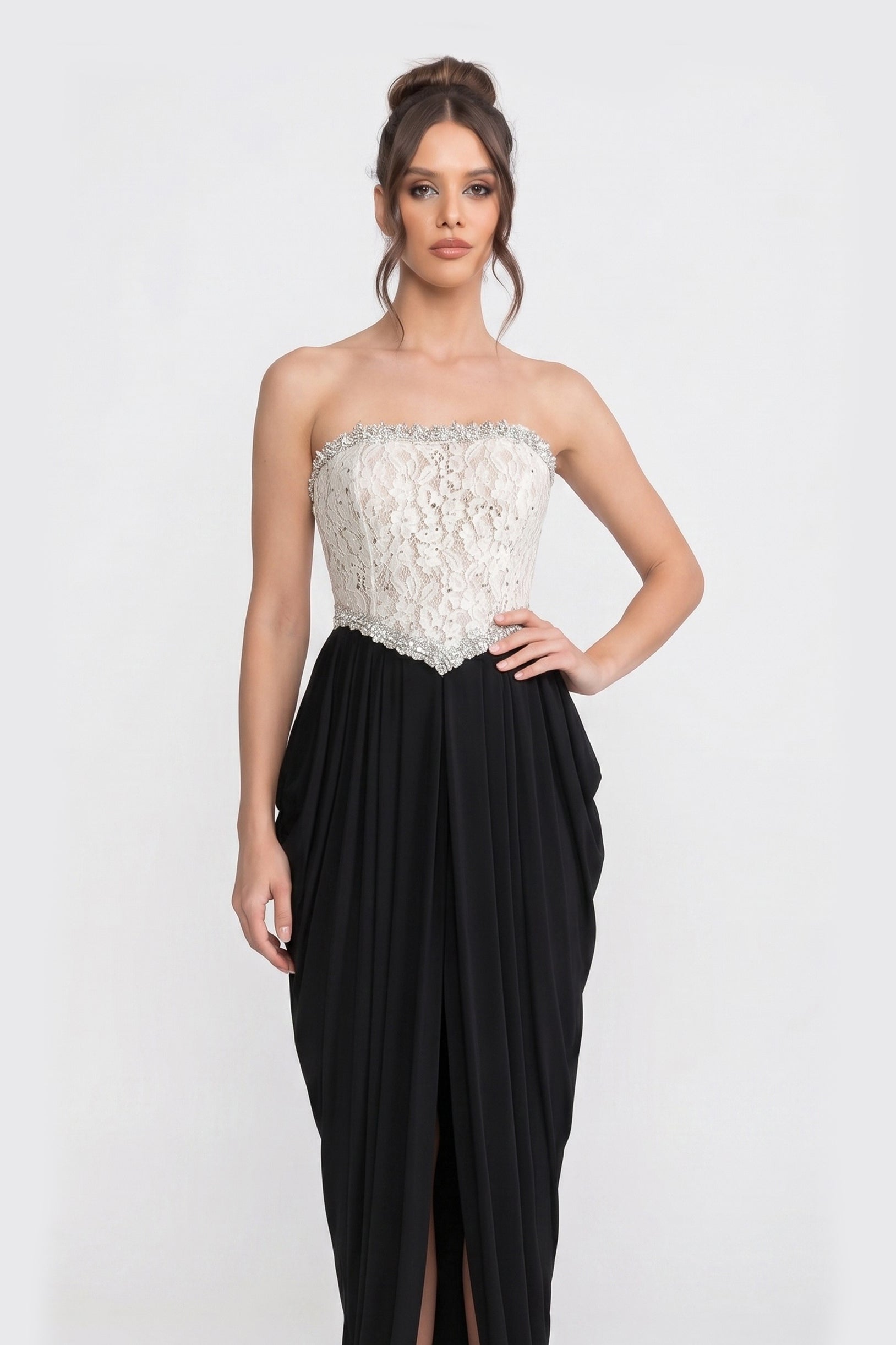 Robe bustier avec corset à fleurs en 3D et jupe noire drapée - Blanc+Noir 
