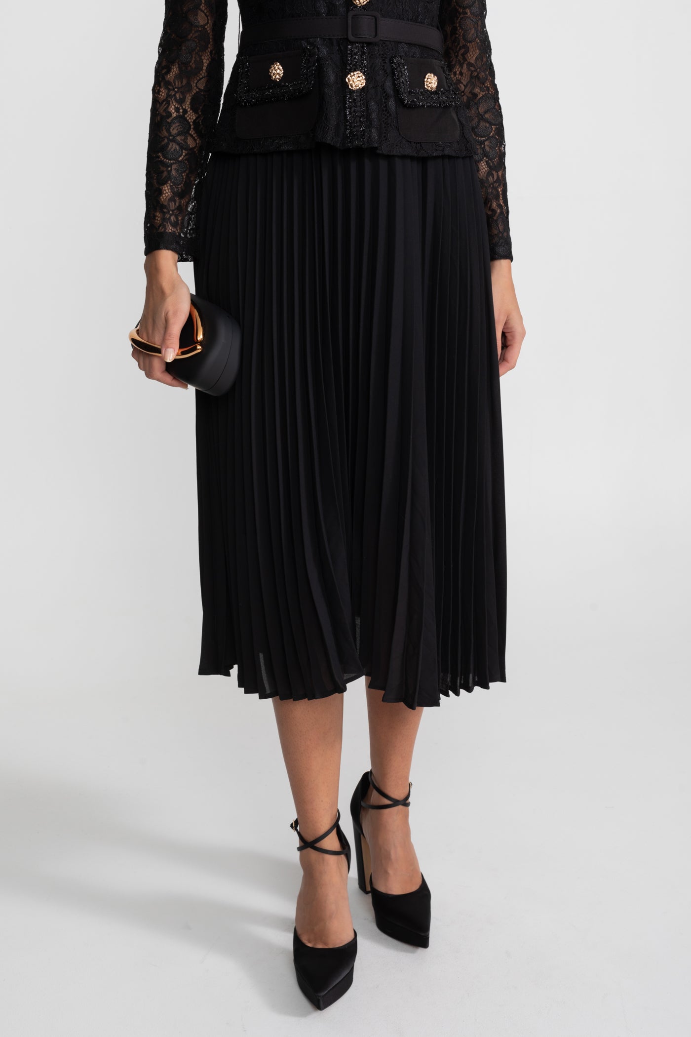 Robe midi en dentelle et plissée avec détails boutons dorés - Noir 