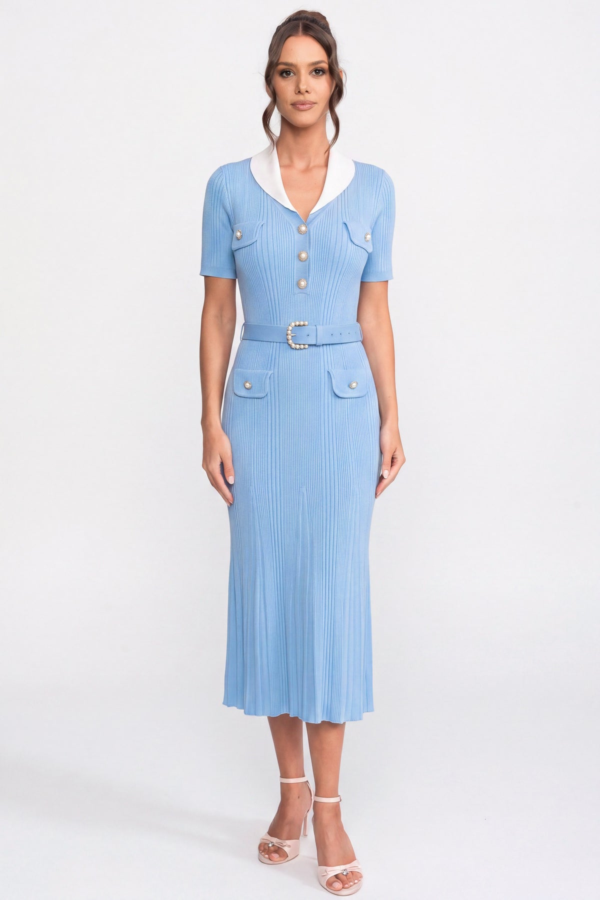Robe midi en maille côtelée avec col blanc et ceinture perles - bleu clair 