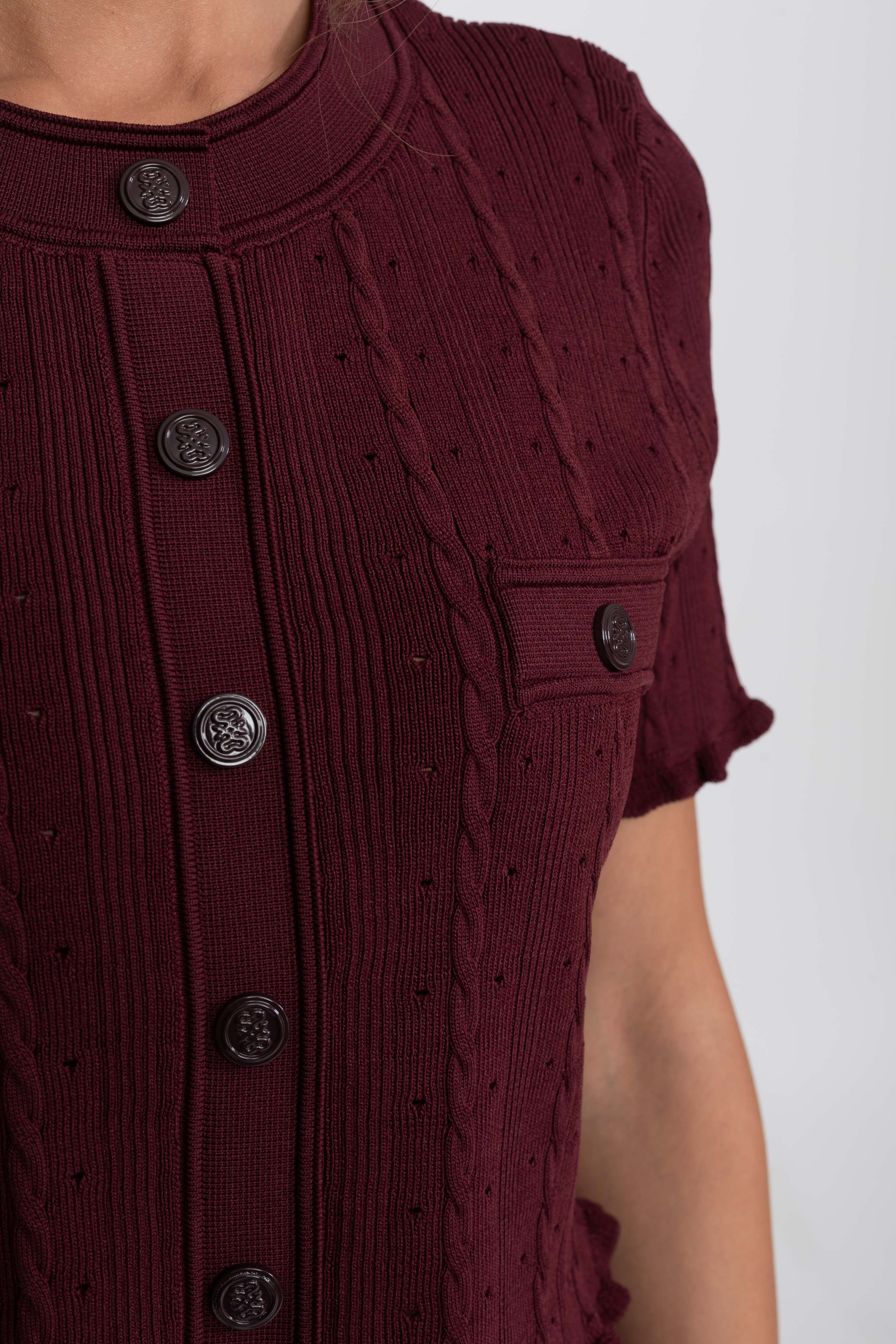 Ensemble coordonné en maille côtelée avec cardigan boutonné sur le devant et jupe maxi assortie - Burgundy 