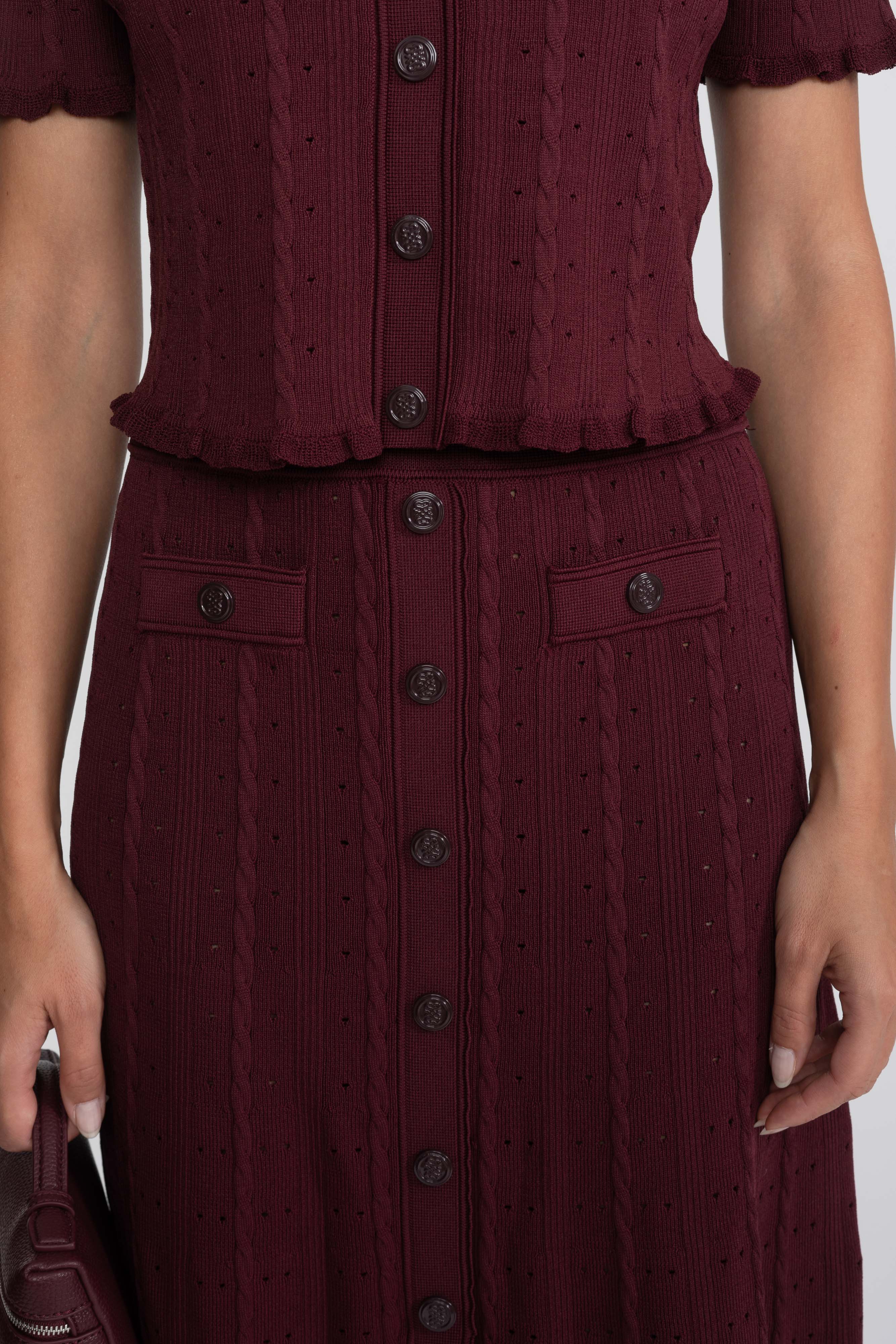 Ensemble coordonné en maille côtelée avec cardigan boutonné sur le devant et jupe maxi assortie - Burgundy 