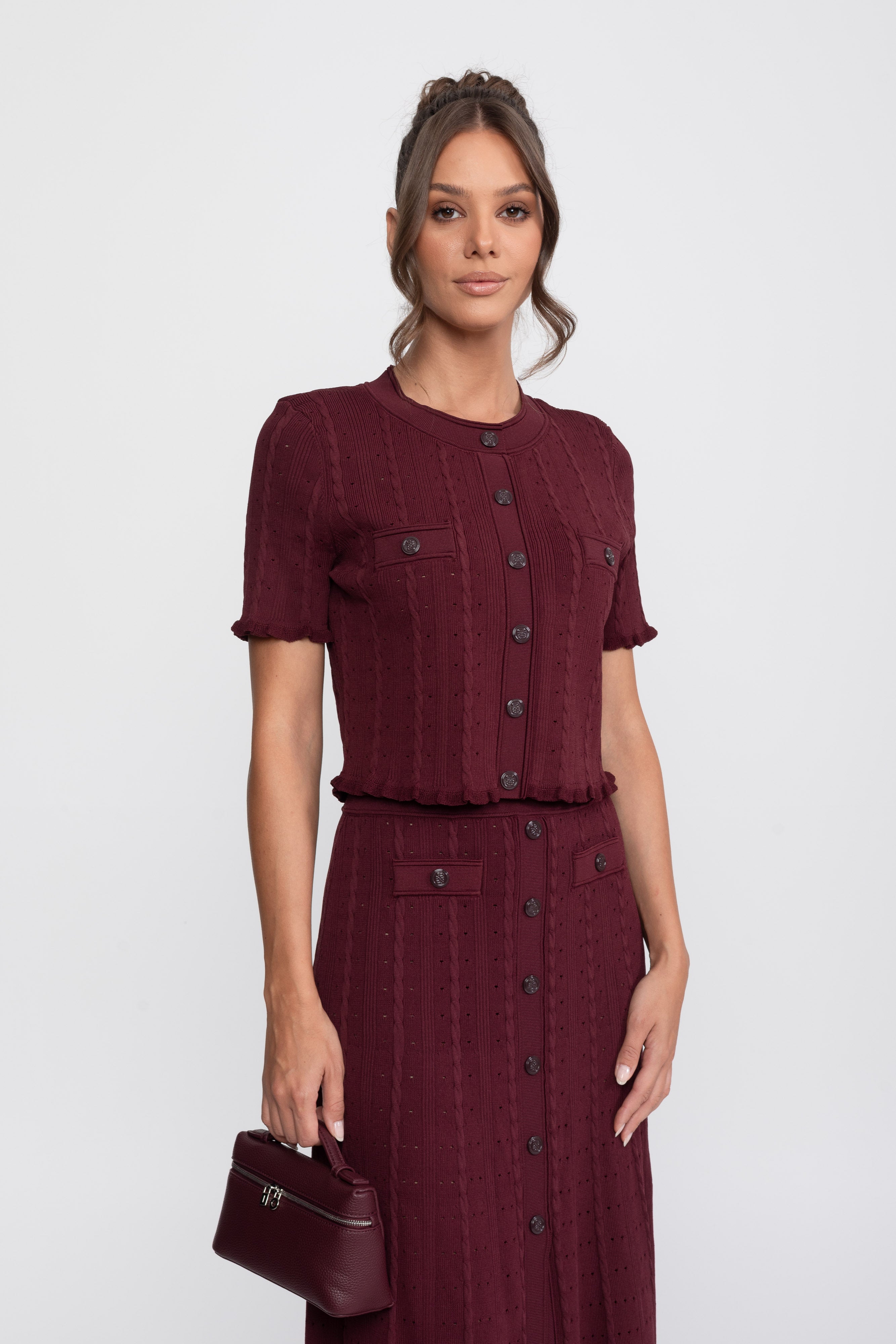 Ensemble coordonné en maille côtelée avec cardigan boutonné sur le devant et jupe maxi assortie - Burgundy 