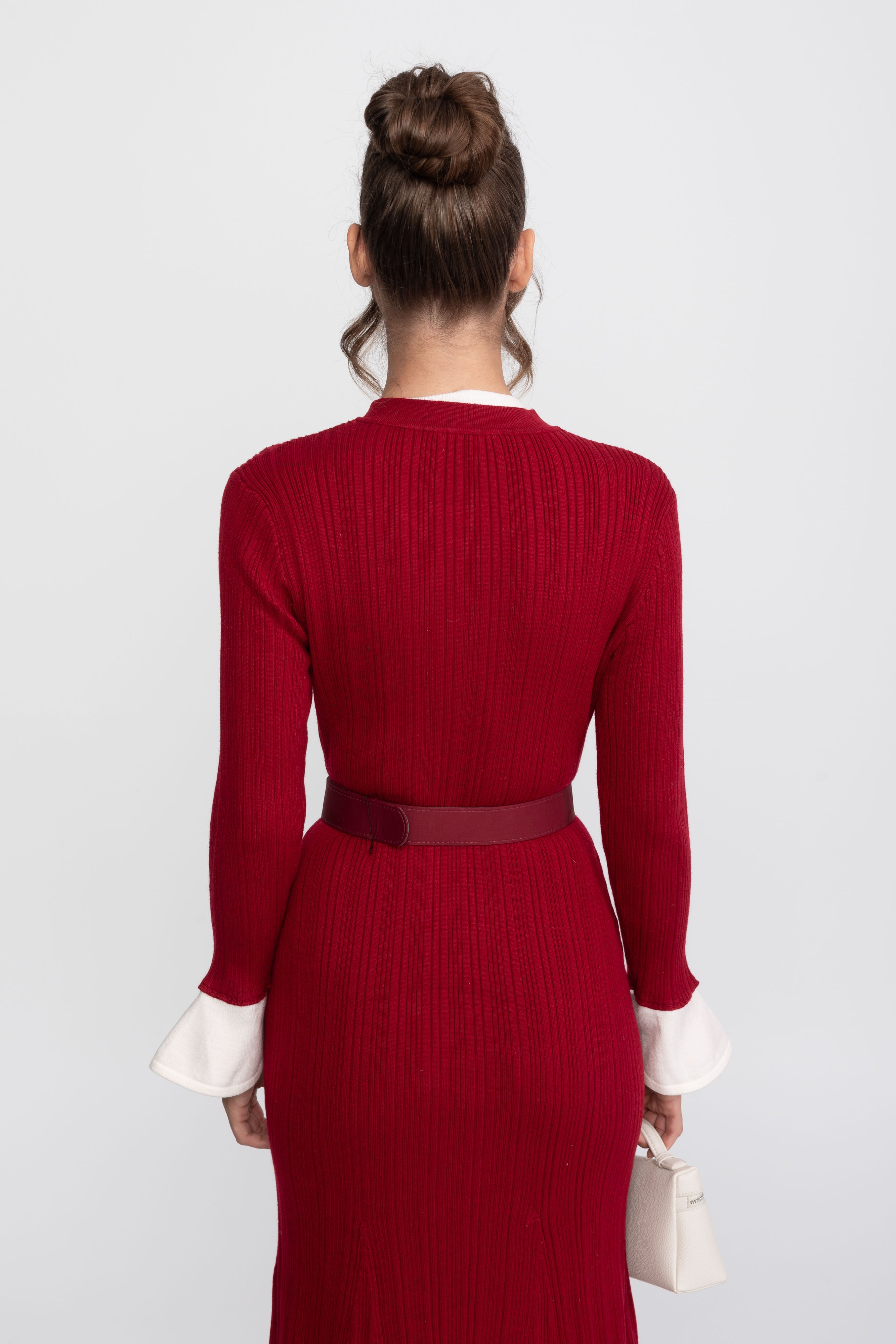 Robe midi en maille côtelée ceinturée avec poignets et col blancs - Burgundy 