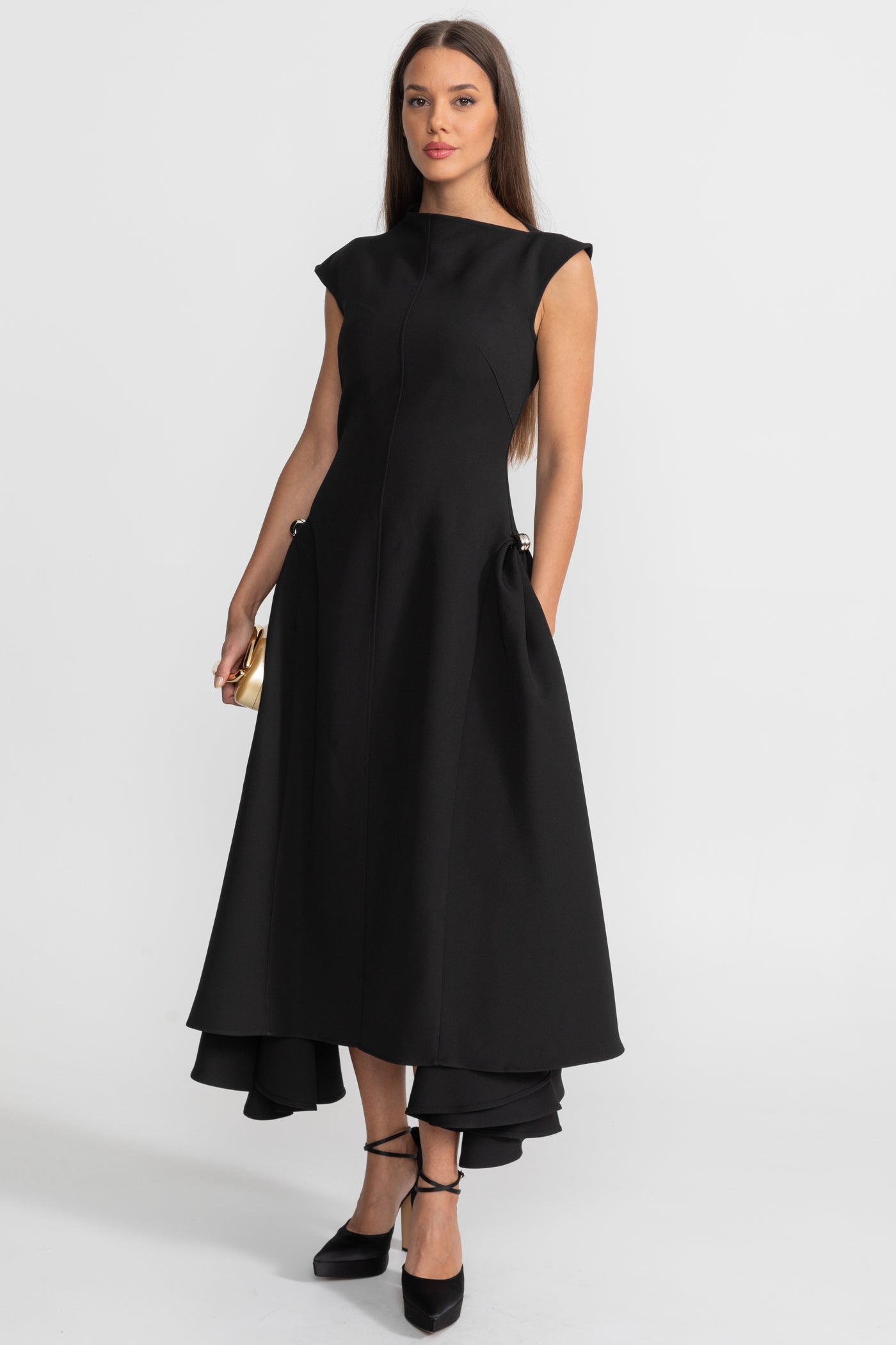 Robe midi structurée avec ourlet asymétrique et détails anneaux métalliques - Noir 