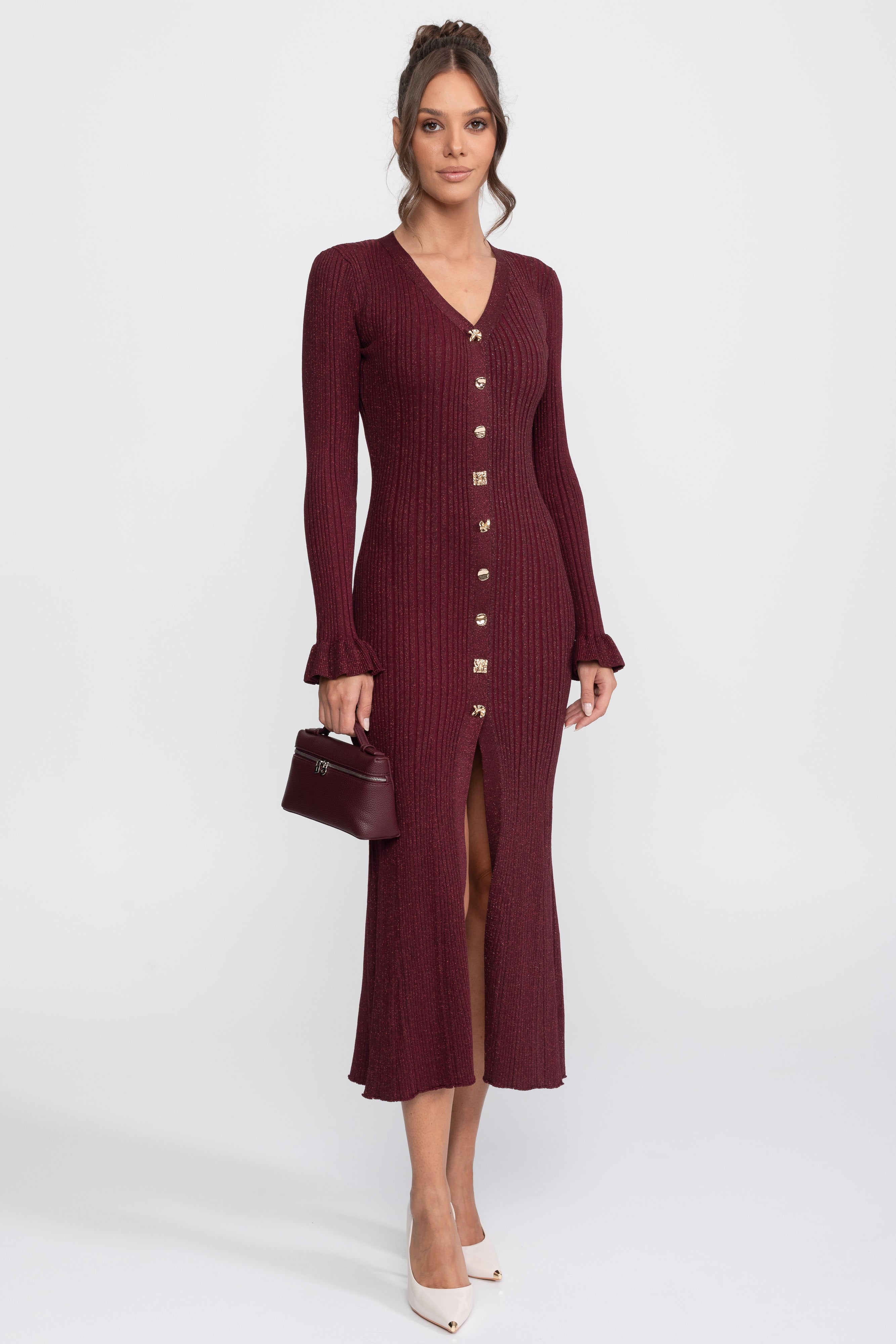 Robe maxi en maille côtelée à col en V et boutonnage sur le devant, avec poignets à volants - Burgundy 