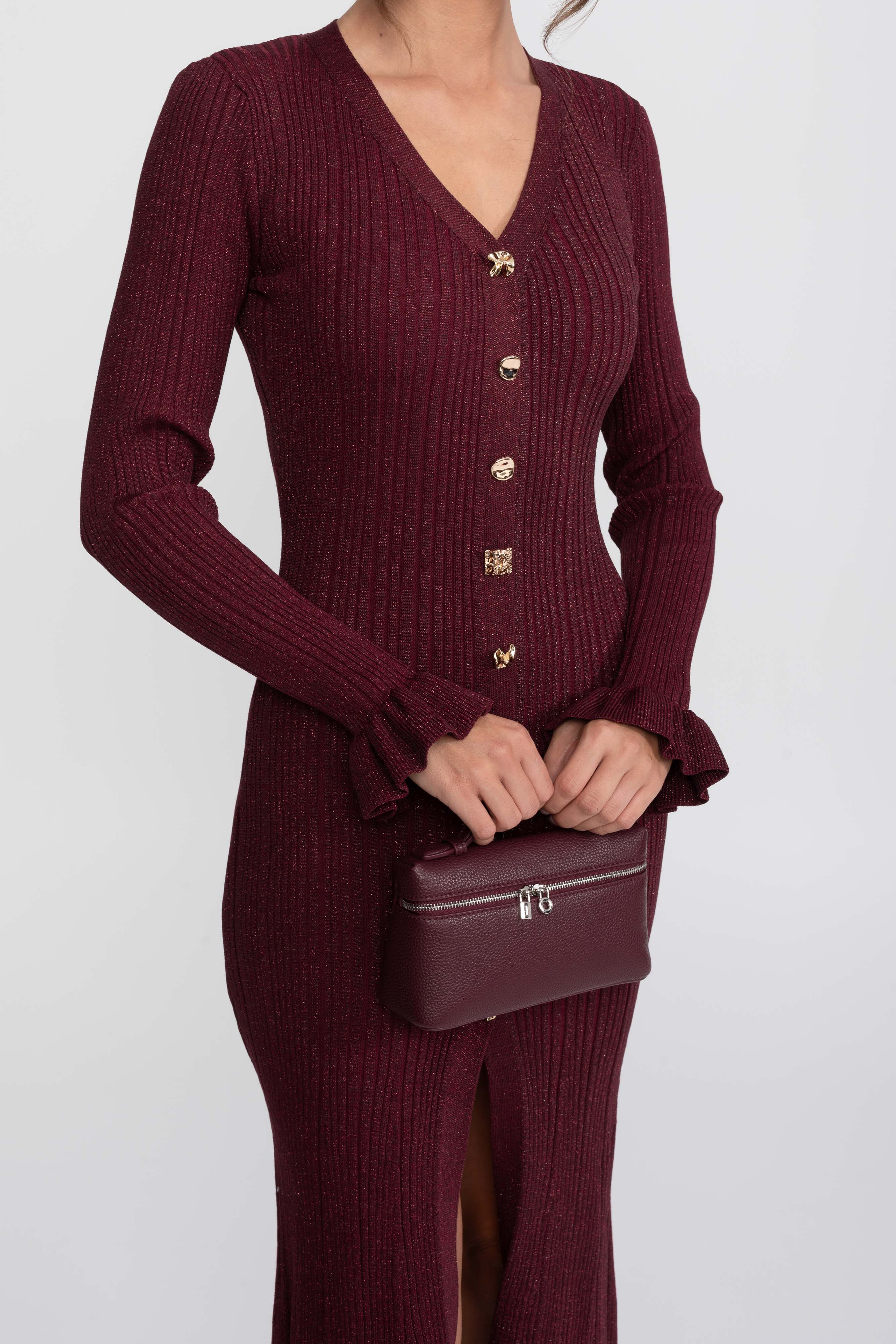 Robe maxi en maille côtelée à col en V et boutonnage sur le devant, avec poignets à volants - Burgundy 
