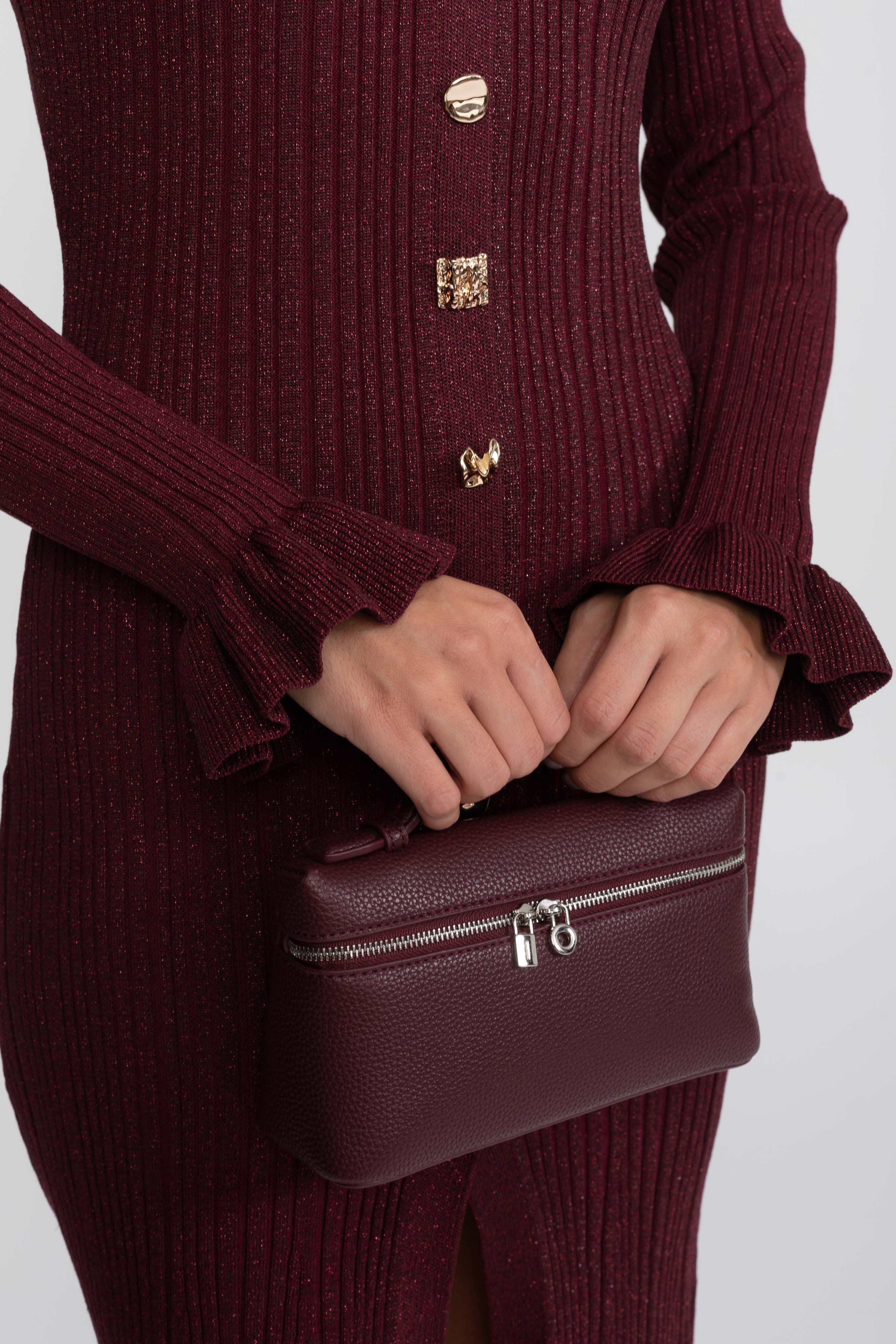 Robe maxi en maille côtelée à col en V et boutonnage sur le devant, avec poignets à volants - Burgundy 