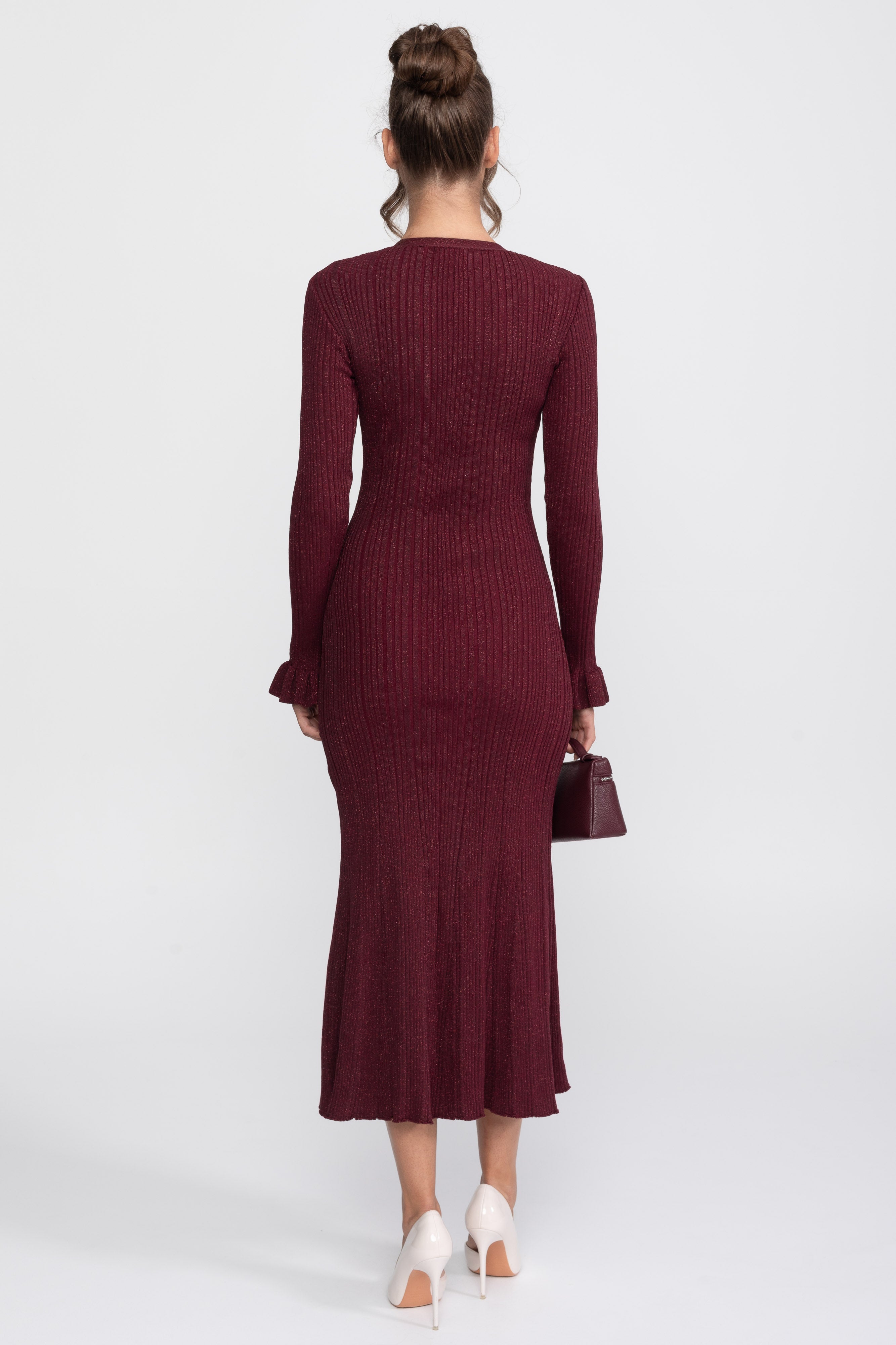 Robe maxi en maille côtelée à col en V et boutonnage sur le devant, avec poignets à volants - Burgundy 