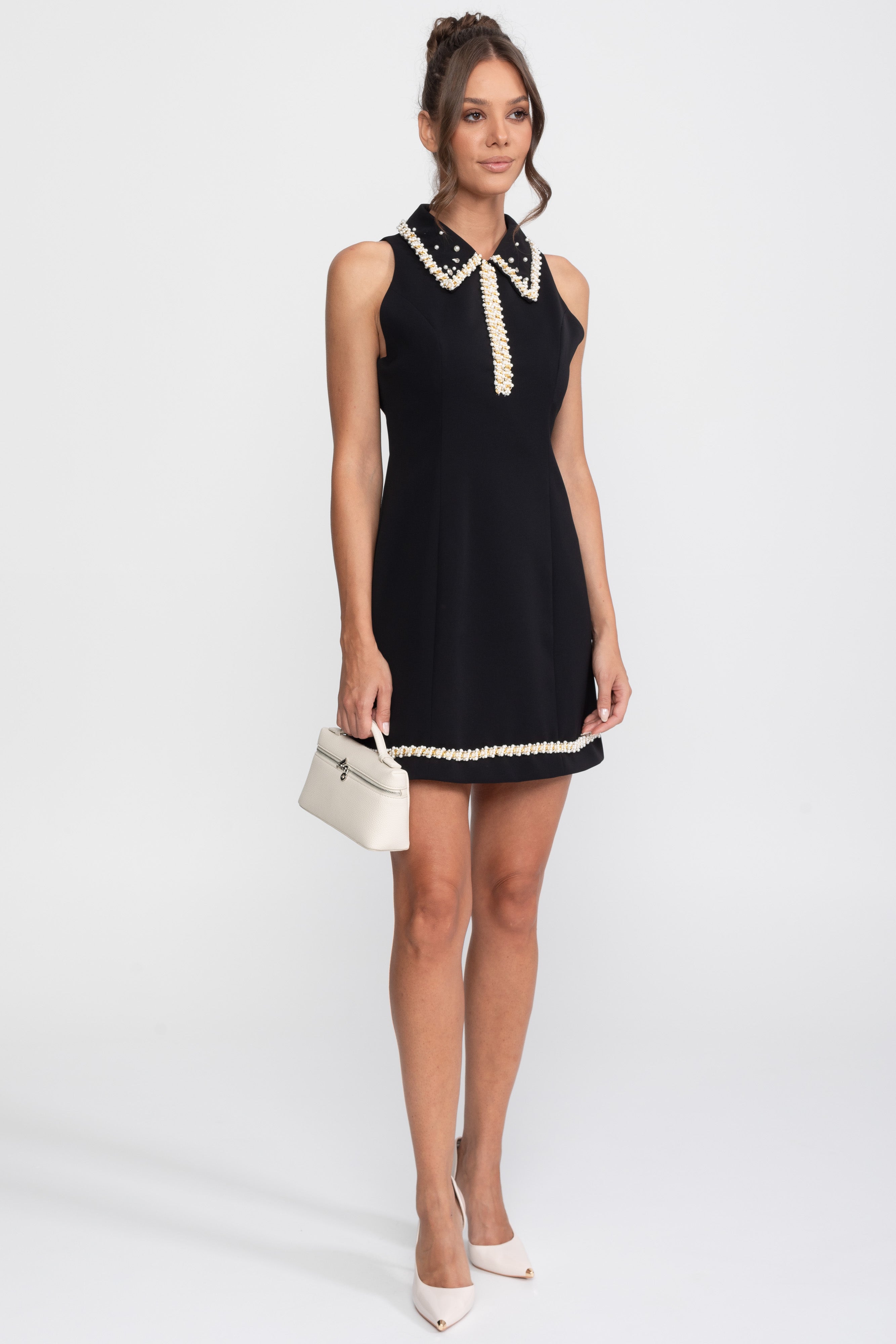 Robe mini sans manches à col bordé de perles - Noir 