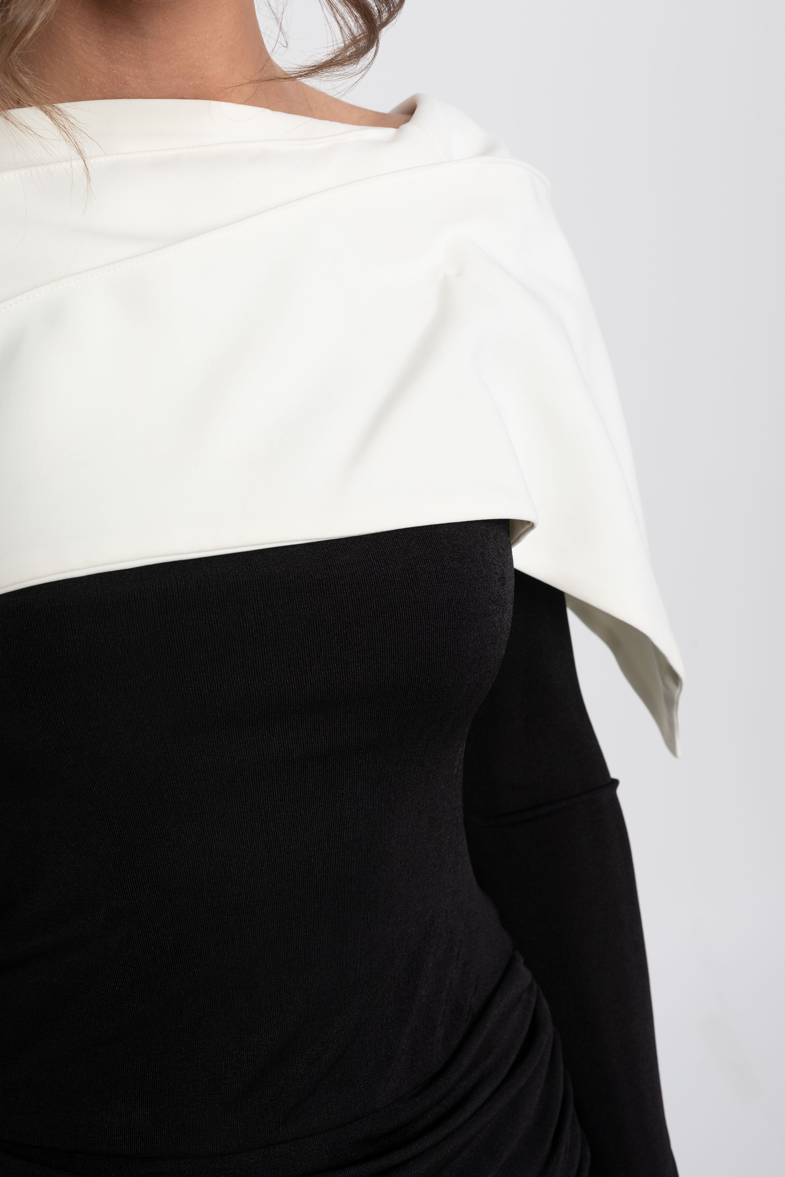 Top portefeuille froncé avec cape contrastante et ensemble pantalon - Noir 
