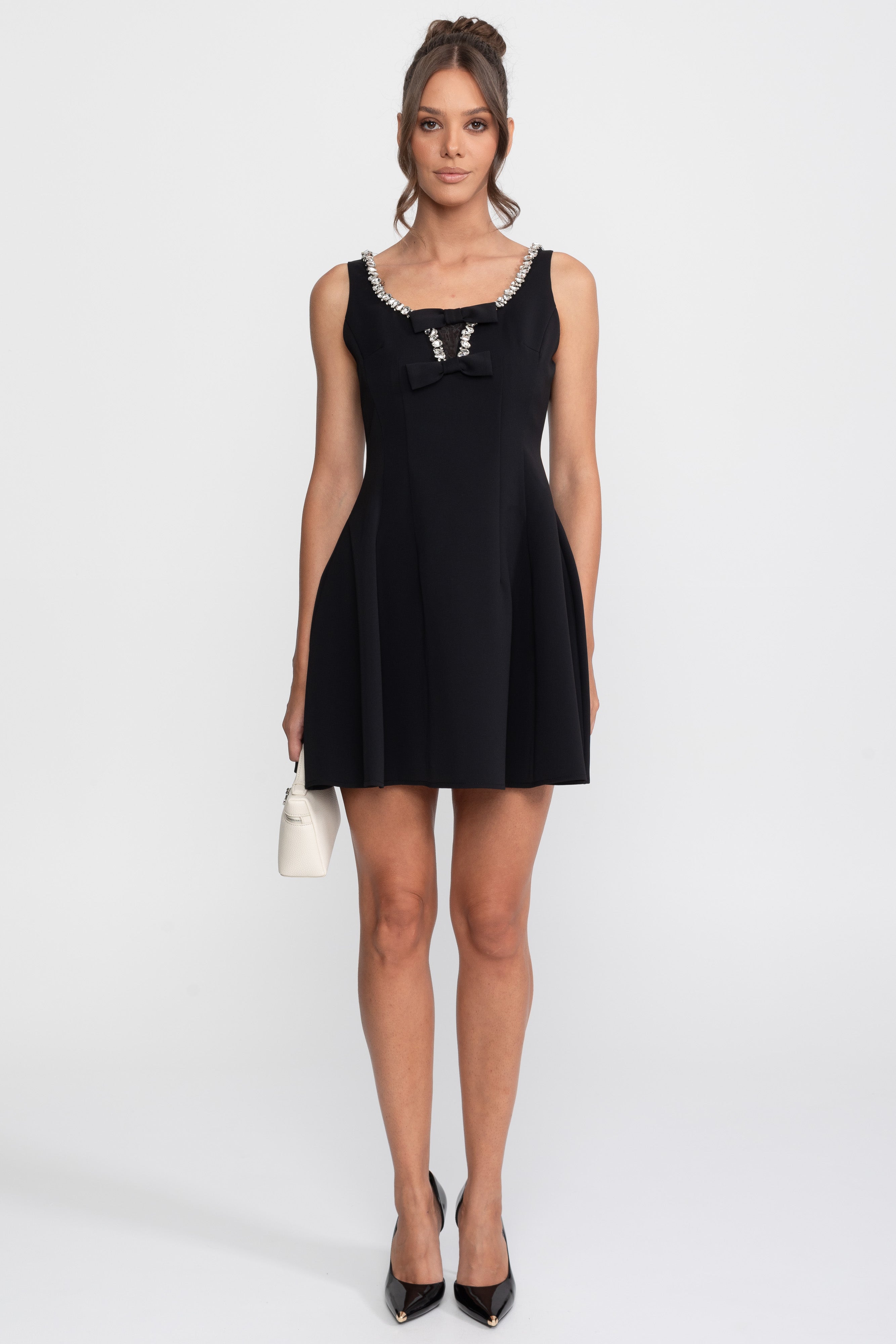 Robe mini cintrée et évasée avec finitions en cristal et nœuds sur la poitrine - Noir 