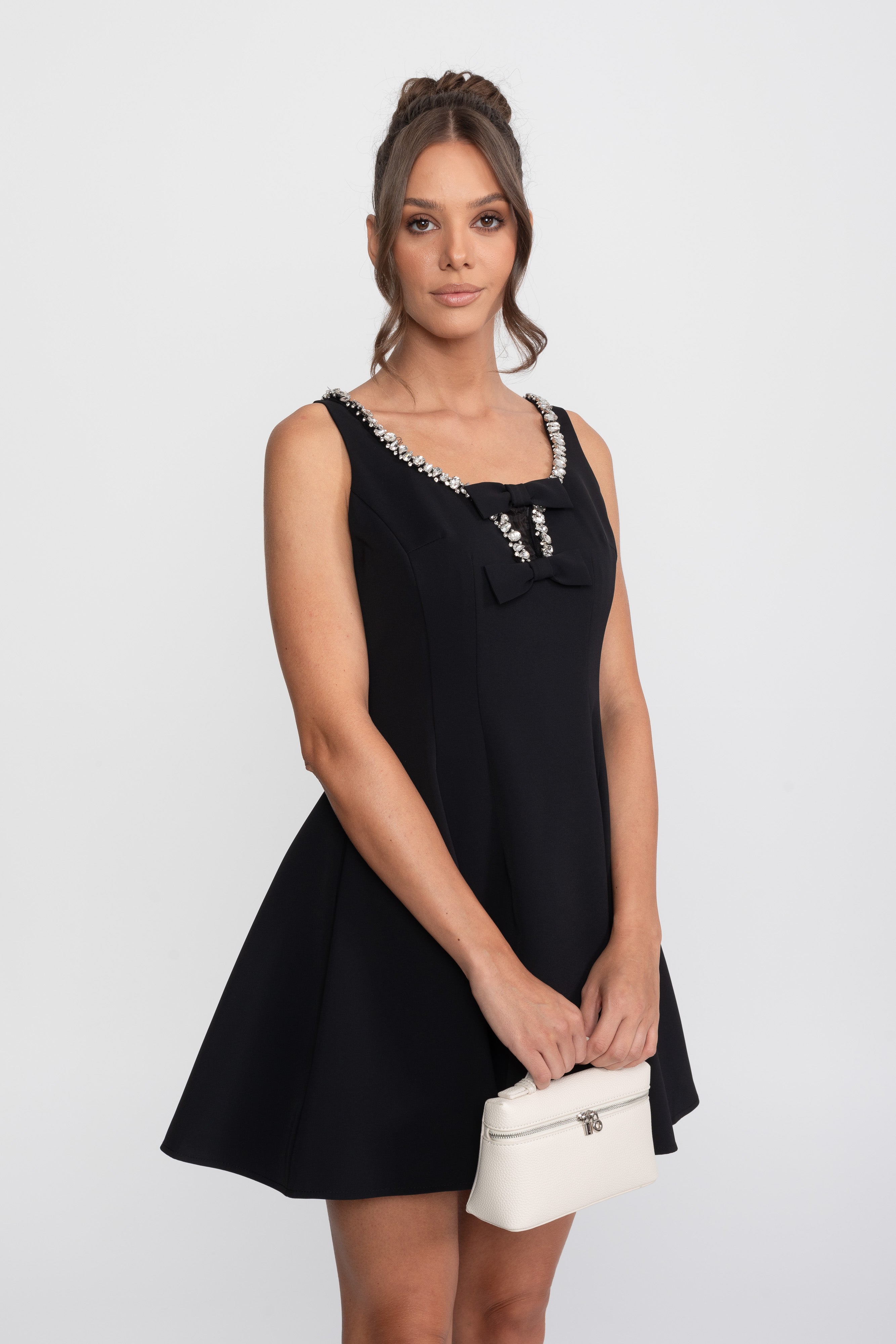 Robe mini cintrée et évasée avec finitions en cristal et nœuds sur la poitrine - Noir 