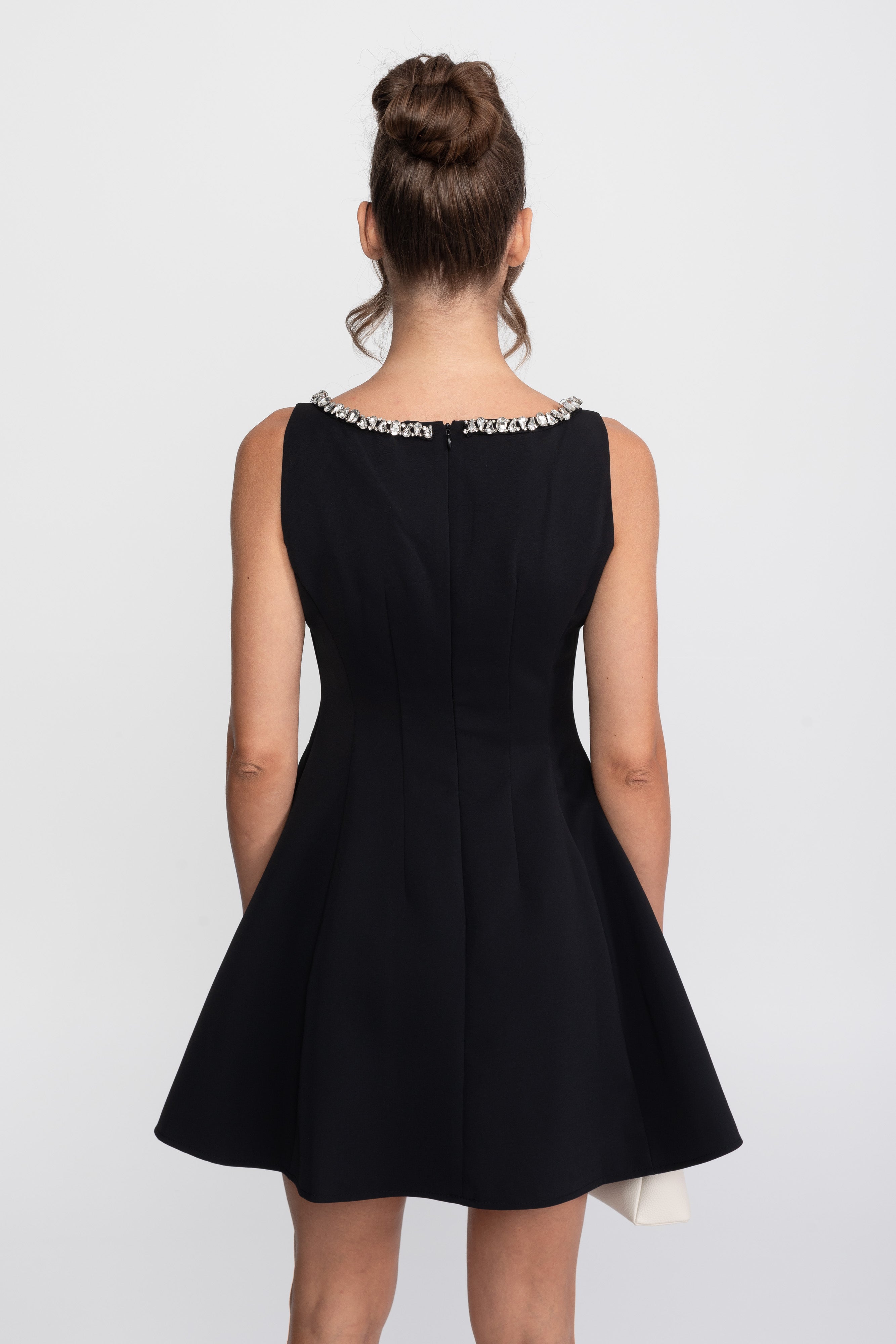 Robe mini cintrée et évasée avec finitions en cristal et nœuds sur la poitrine - Noir 