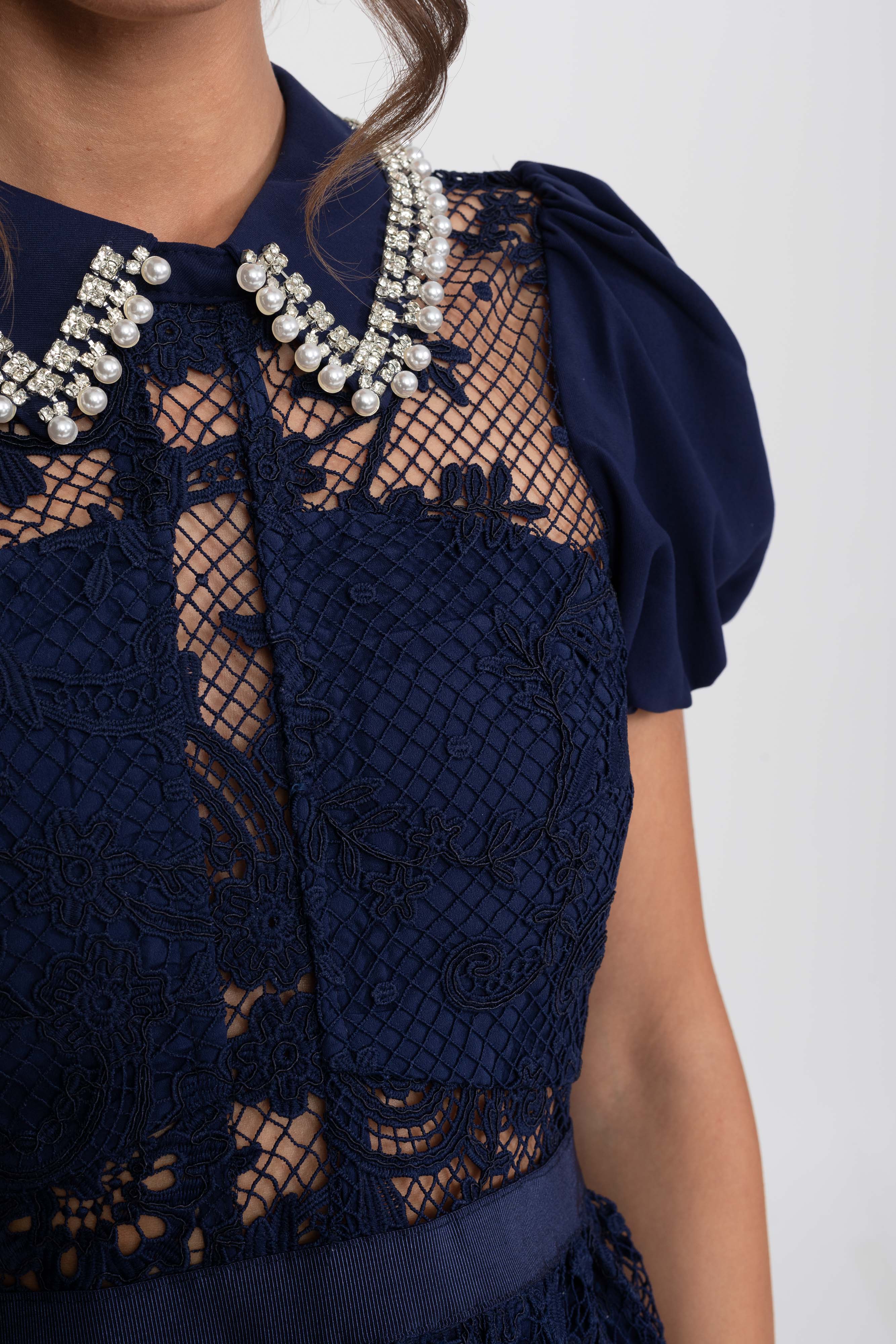 Robe Mini en Dentelle à Manches Bouffantes avec Col en Perles - Navy 