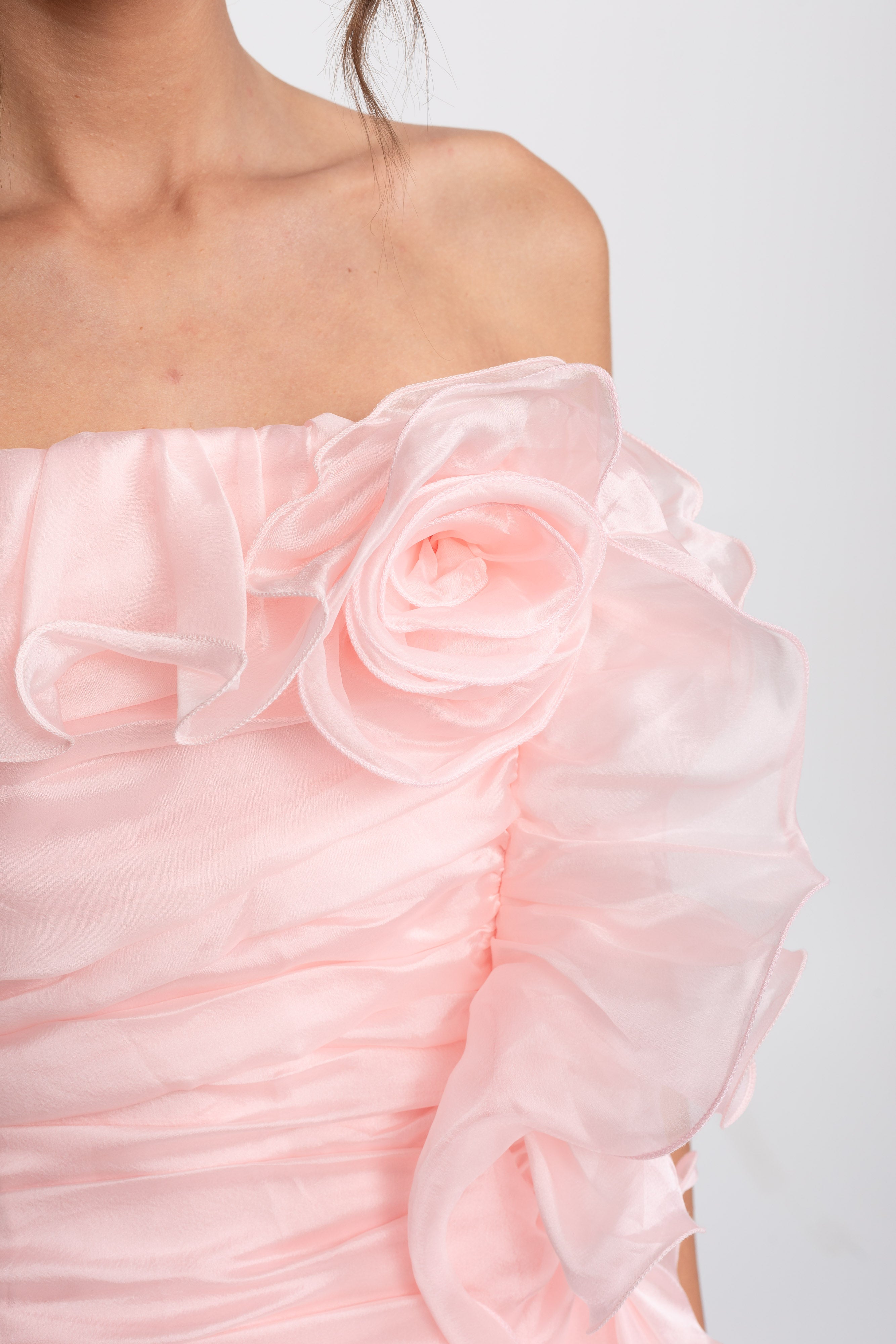 Robe à volants de pétales sans bretelles avec ornements floraux 3D - Rose 